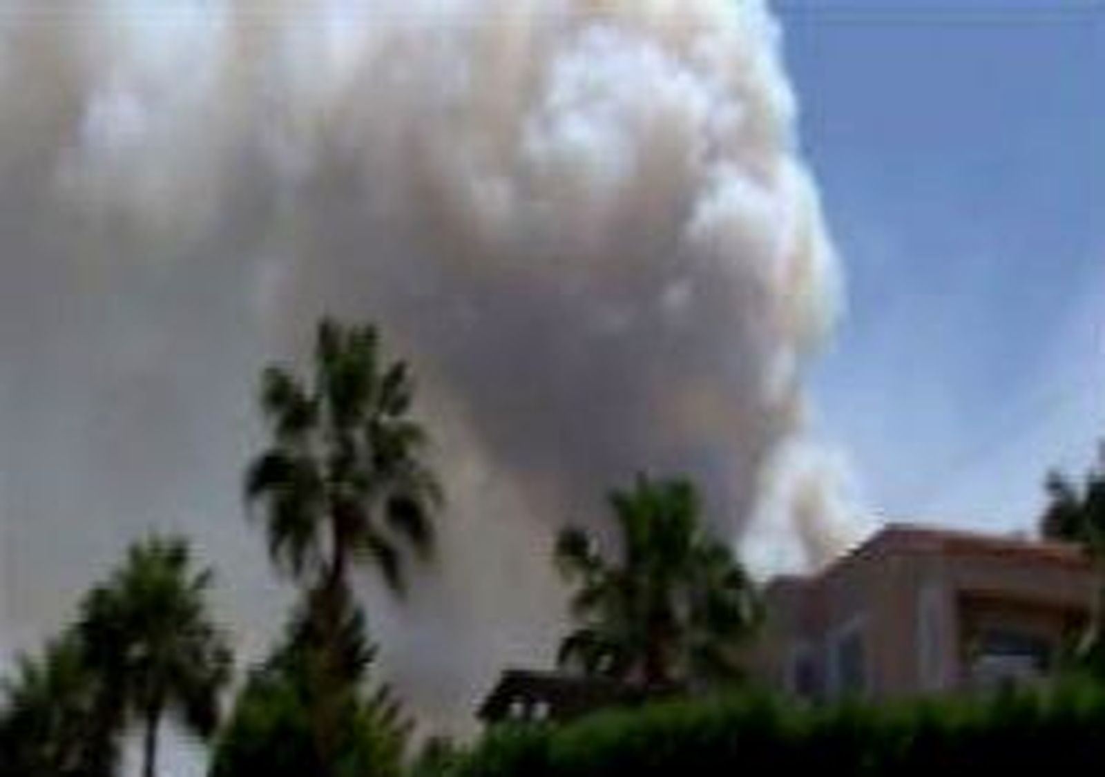 Sigue sin control el incendio de Ibiza, que ha arrasado unas 2.000 hectáreas