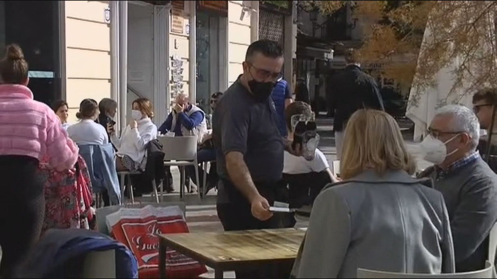 Bares, restaurantes y tiendas de Granada vuelven a la actividad tras 21 días de cierre