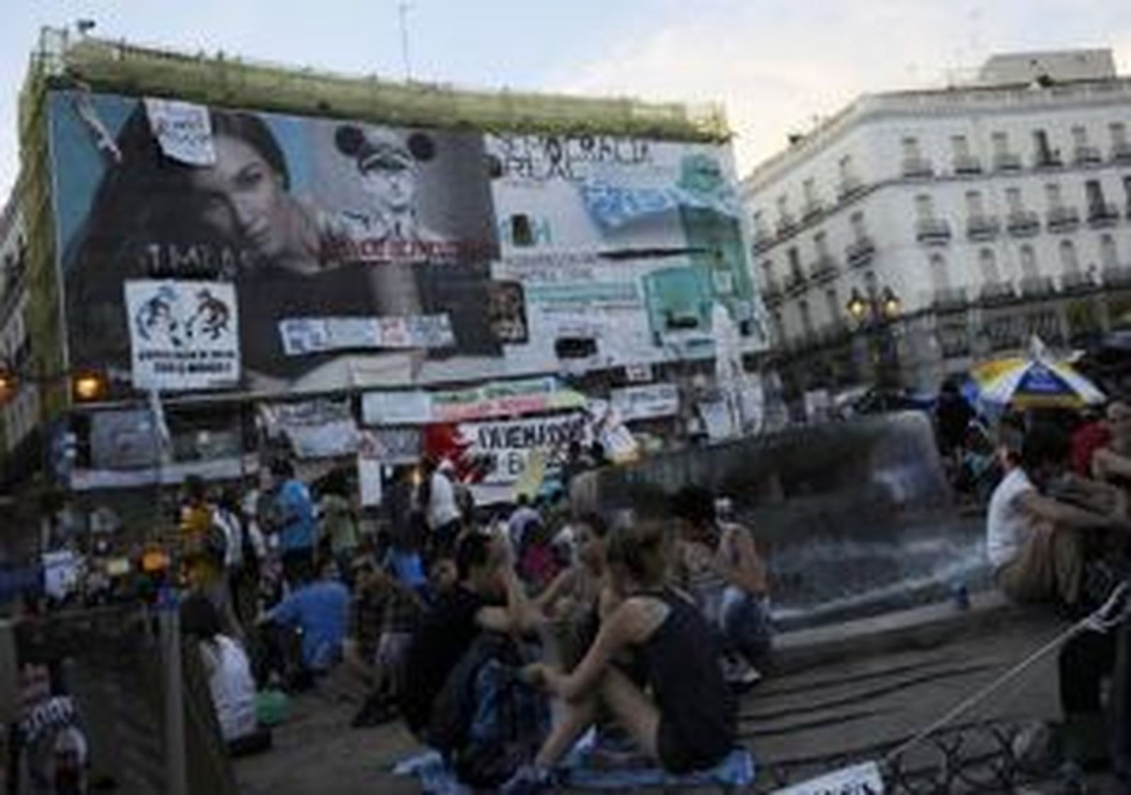 Rubalcaba y la Policía analizan el desalojo de Sol “exigido” por el Gobierno regional y comerciantes