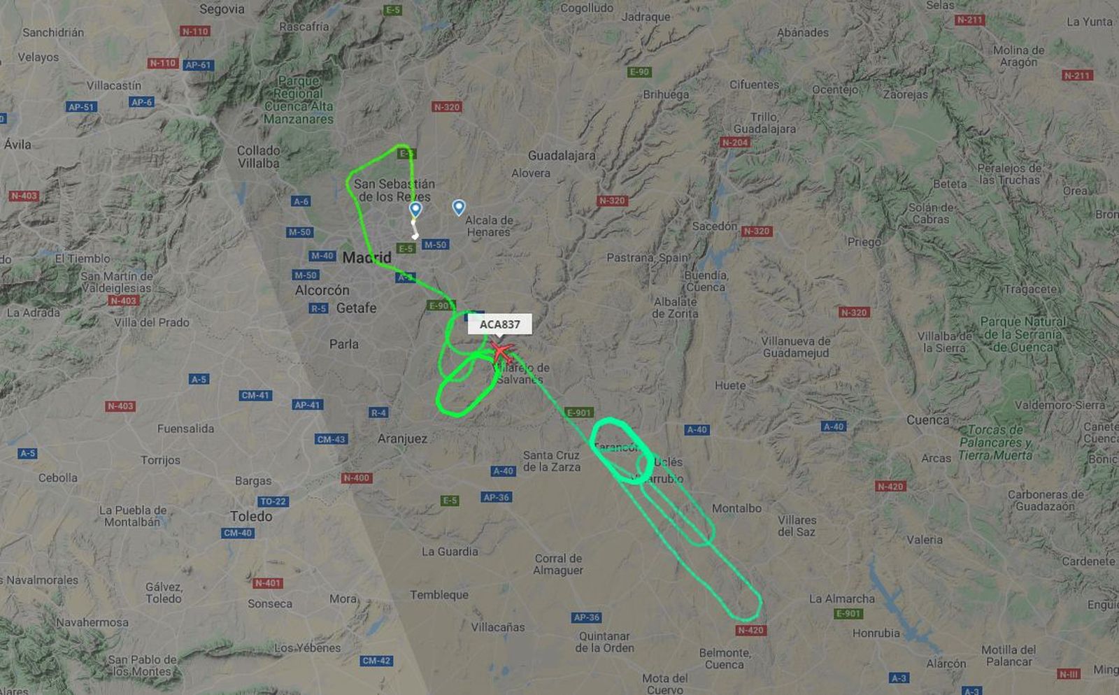 Trayecto del avión AC837 a la espera de poder aterrizar de emergencia en el aeropuerto de Madrid