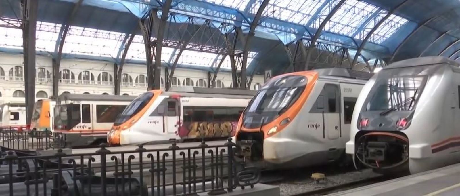 Restablecido el tráfico de trenes entre Cataluña y Valencia tras quedar suspendido por fuerte viento