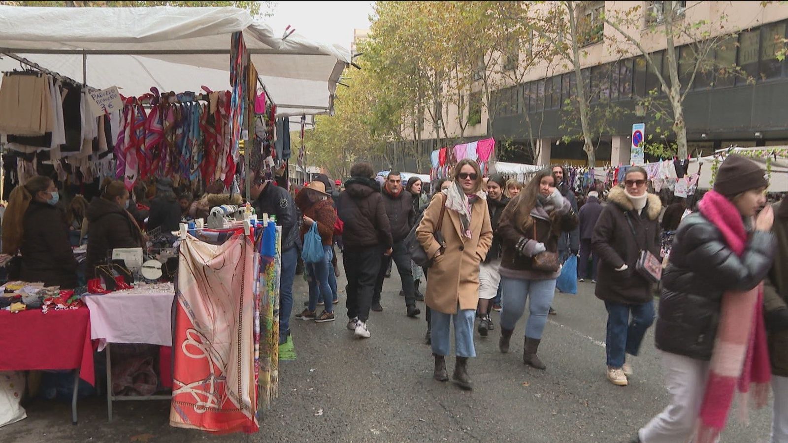 Las quejas en El Rastro no desaparecen por Navidad