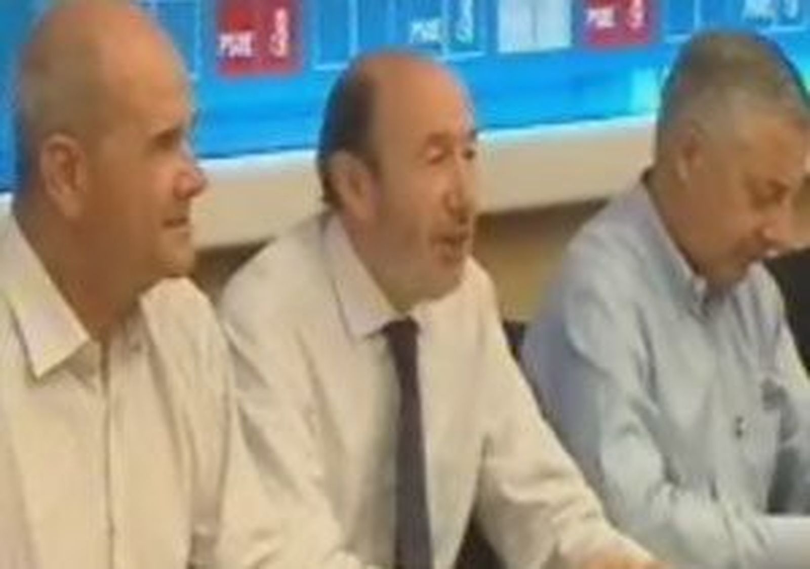 Rubalcaba a Zapatero: "Yo no lo hubiera hecho así, sino consultando al PSOE"