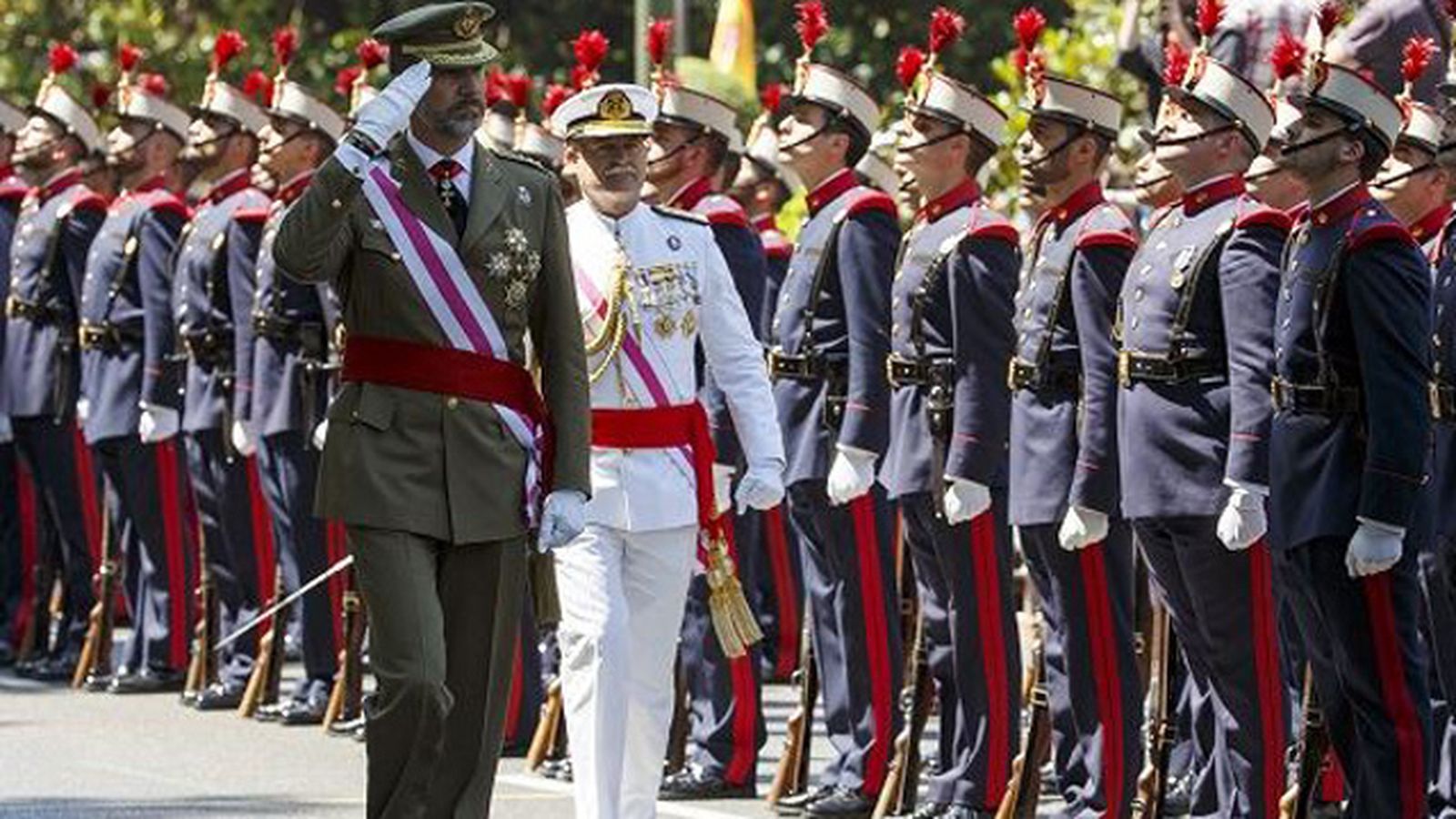 Defensa relanza y duplica el gasto para celebrar el Día de las Fuerzas Armadas