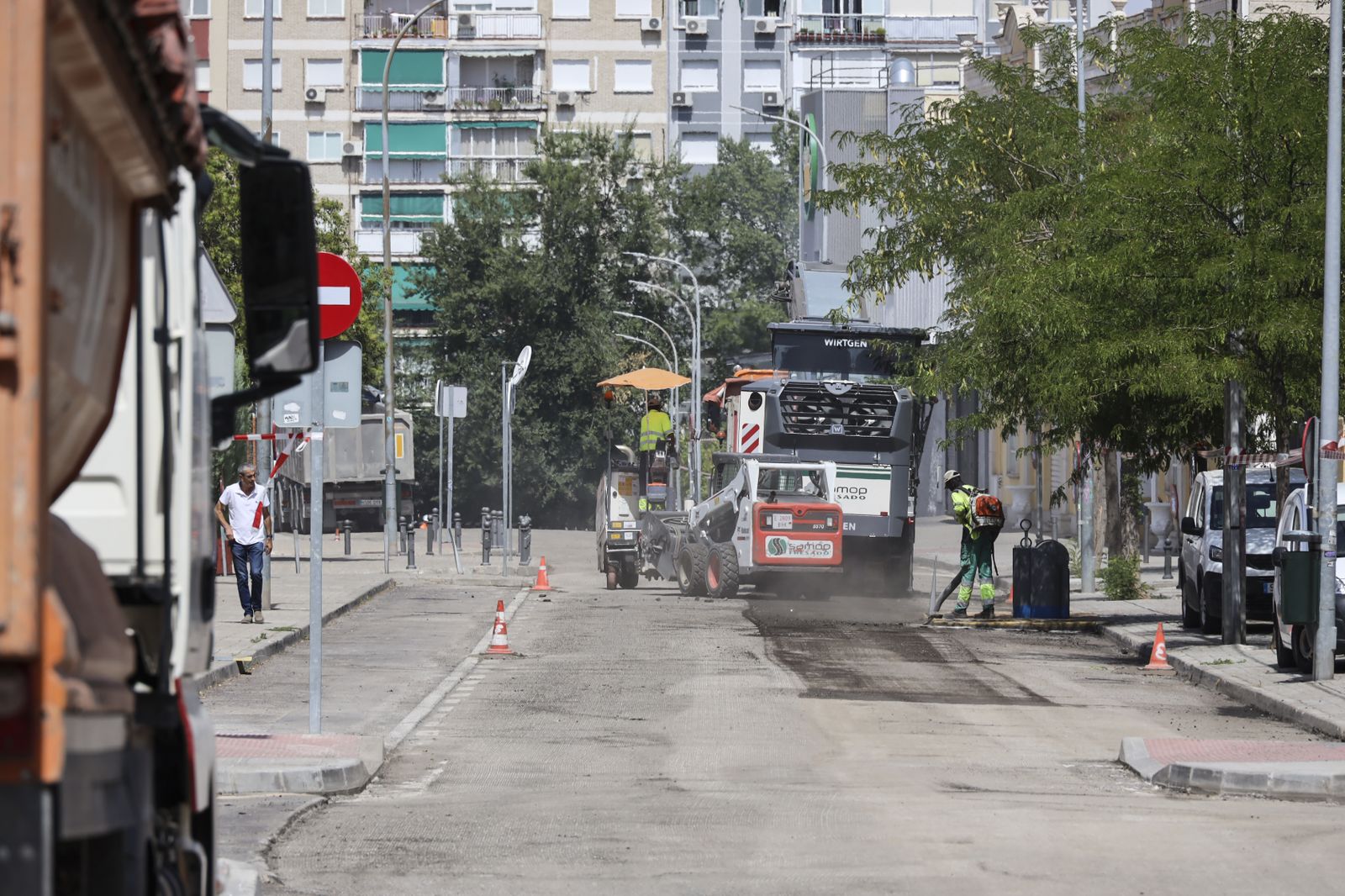 Asfaltado de una calle de Móstoles