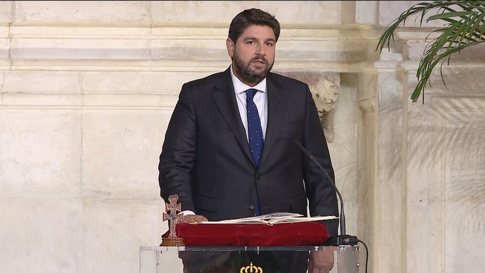 López Miras toma posesión como presidente de Murcia apelando al “acuerdo"