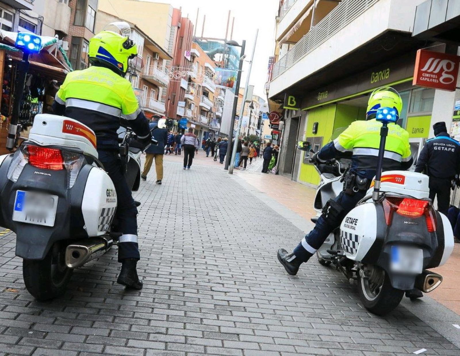 Agentes de la Policía de Getafe en la calle Madrid