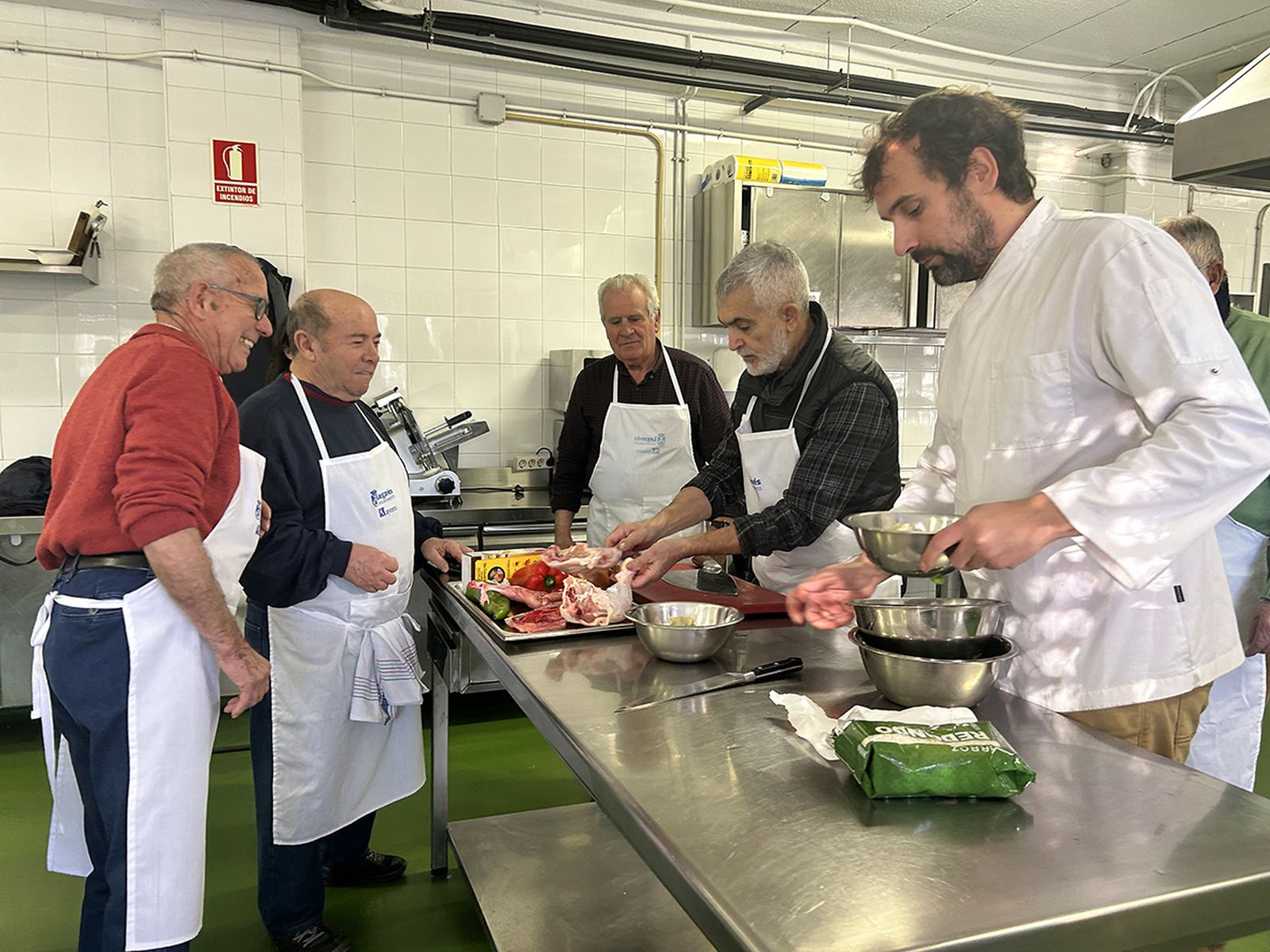 Una de las clases de la 'Academia Mayorchef' en Leganés