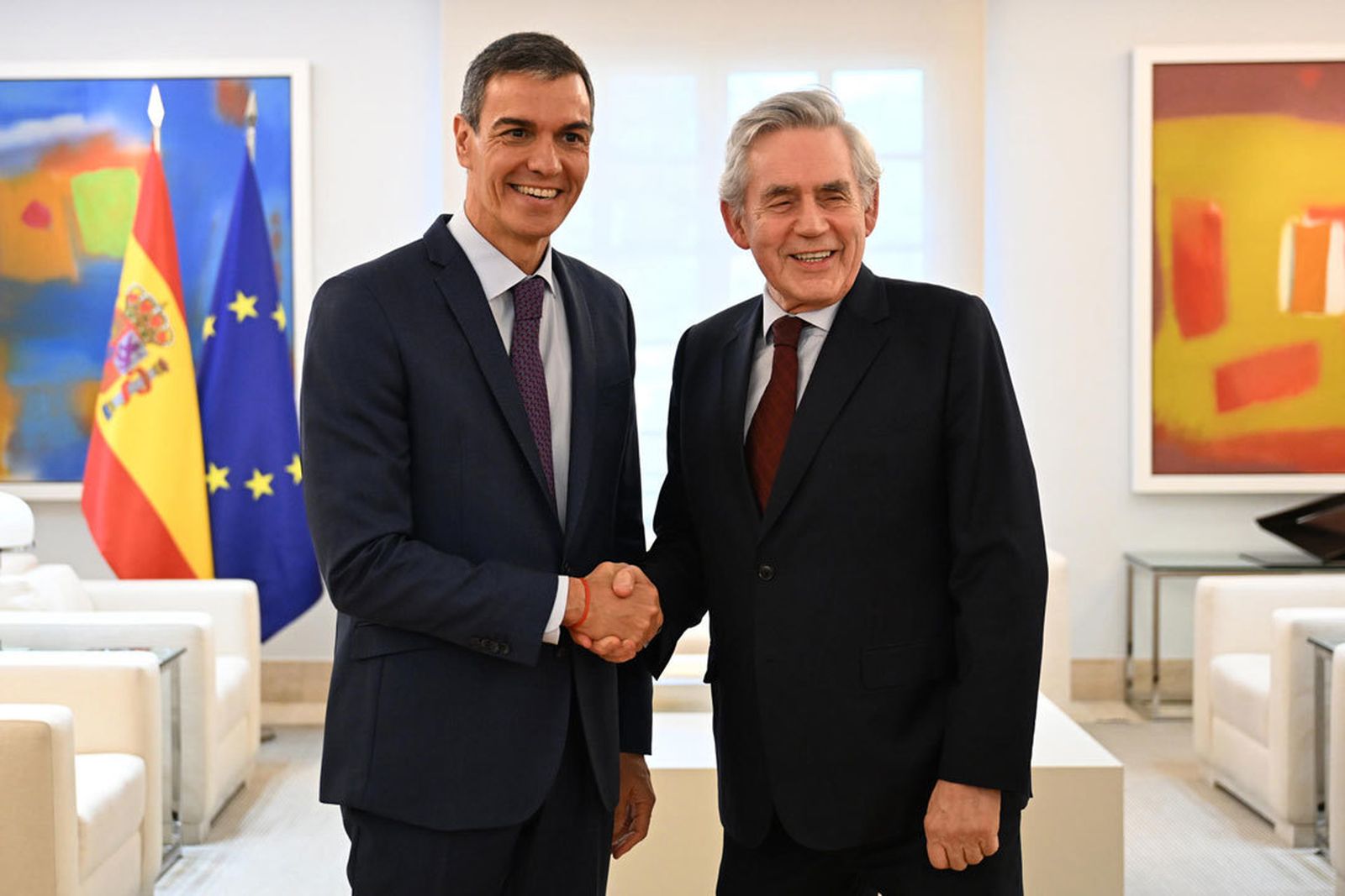 Pedro Sánchez recibe en La Moncloa al ex primer ministro británico Gordon Brown