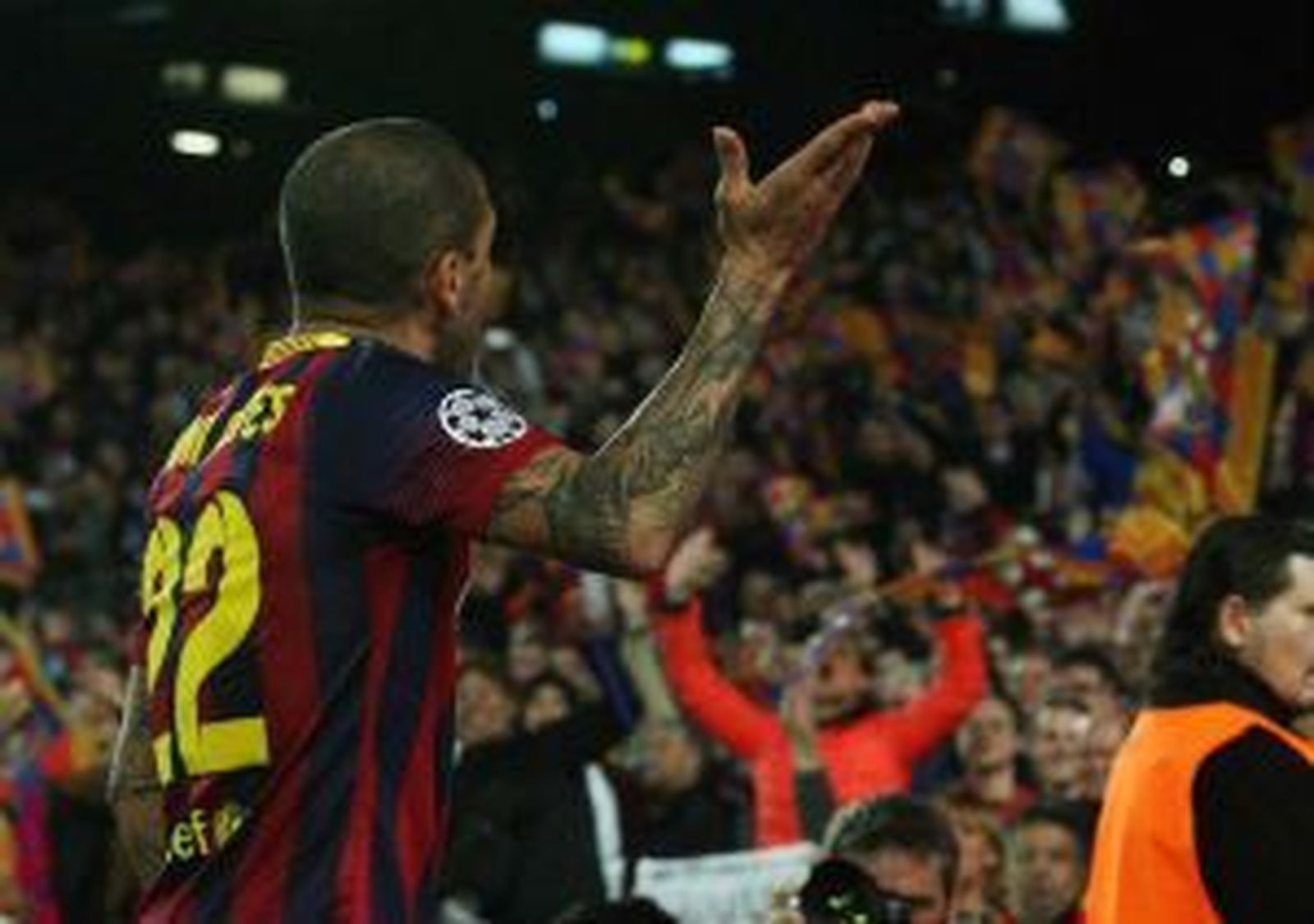 Dani Alves se encara con la afición del Barça