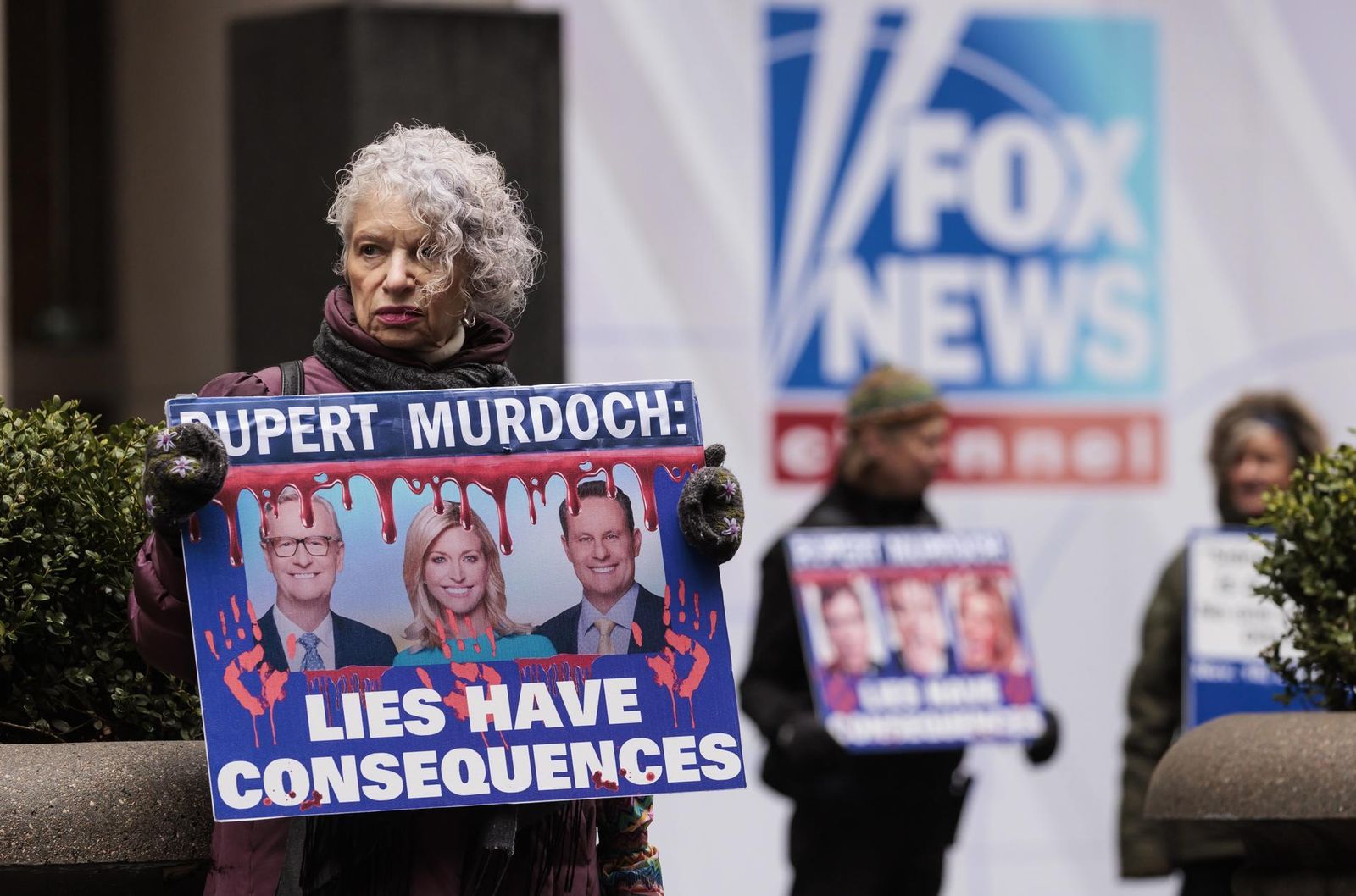 Protesta frente a la sede de Fox News en Nueva York