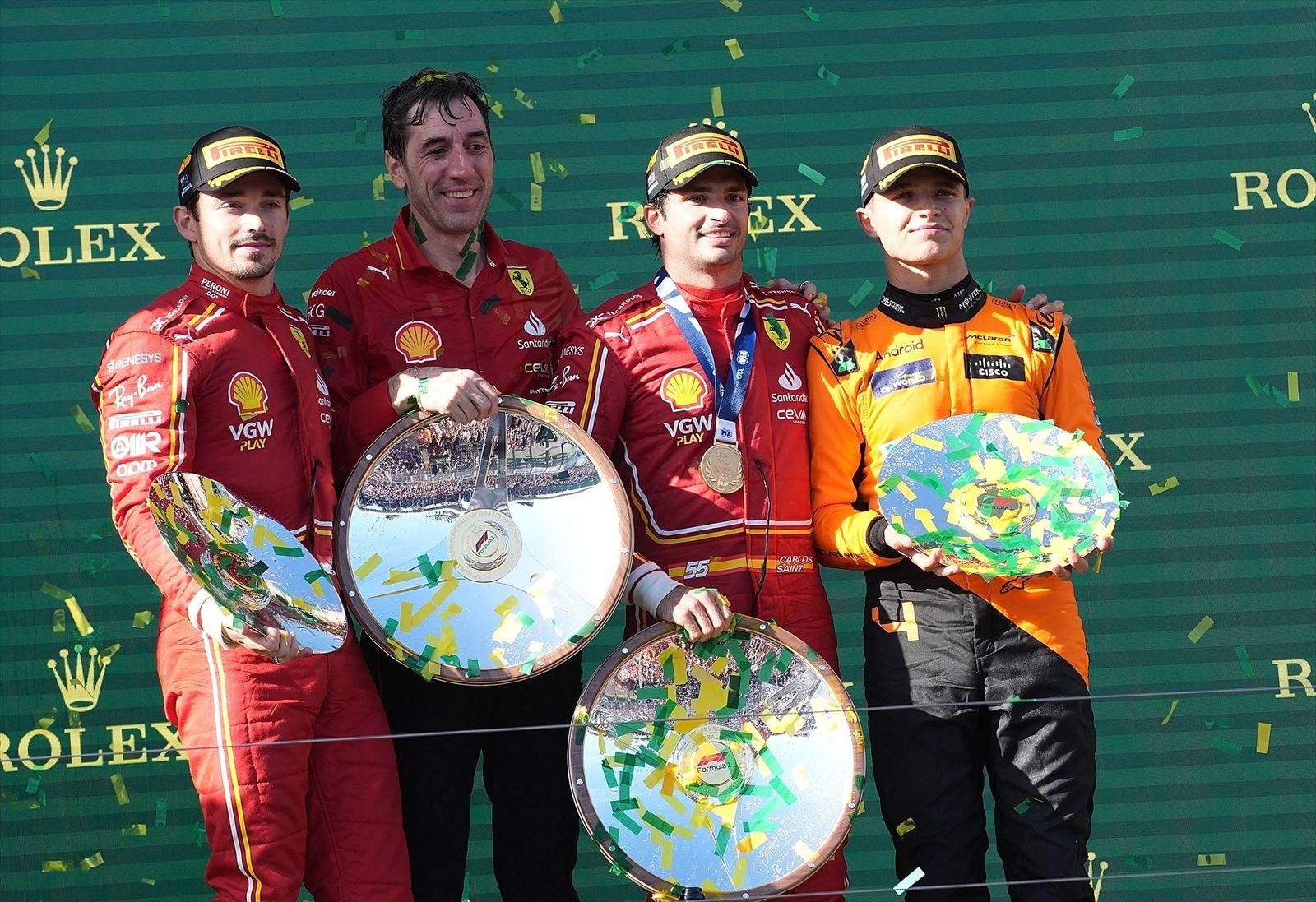 Carlos Sainz, en el podio tras ganar el GP de Australia de F-1