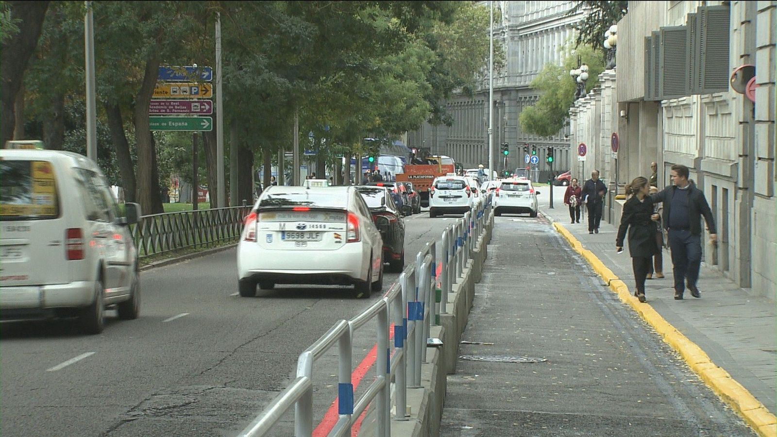 Arrancan en Recoletos las obras de ampliación de las aceras
