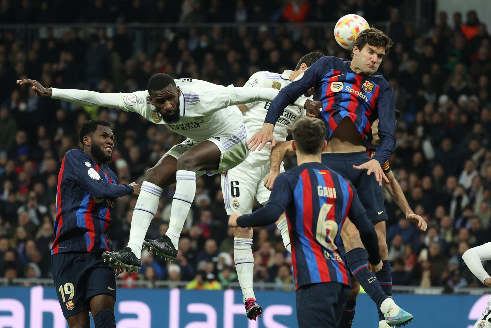 Rudiger ante el Barcelona