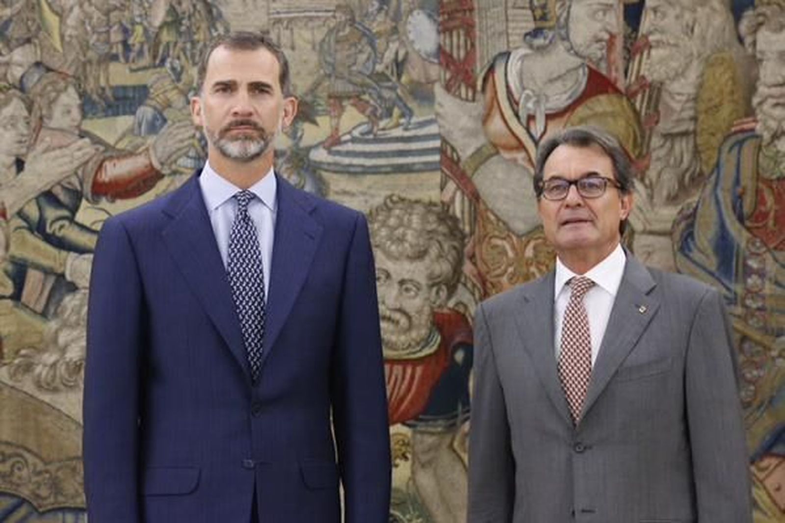Mas acude "en son de paz" a Zarzuela y se reúne una hora y cuarto con el Rey