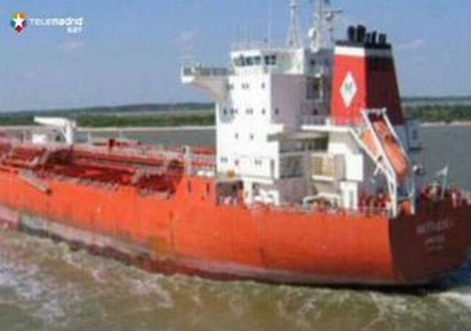 La empresa del barco secuestrado con 5 españoles desconoce su paradero