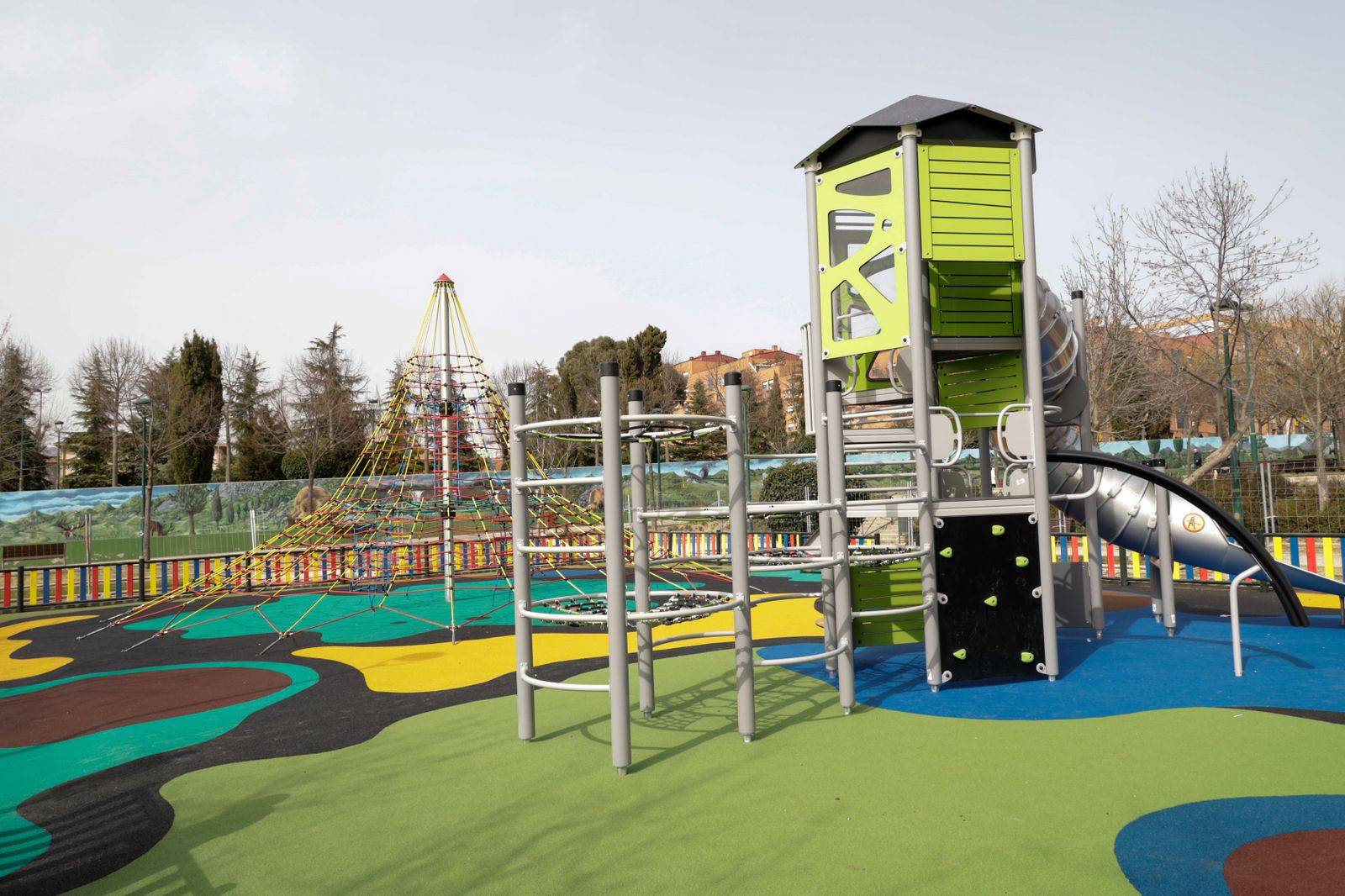 Nuevo parque infantil inclusivo en el barrio de Los Rosales de Móstoles