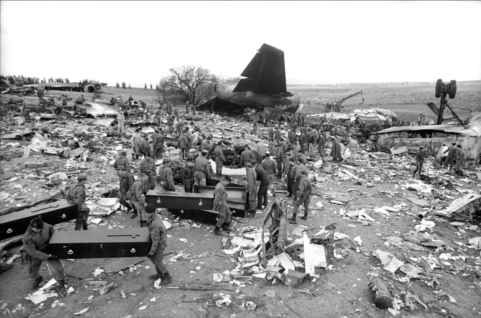 Rescate de los cuerpos del avión accidentado en Mejorada del Campo en 1983