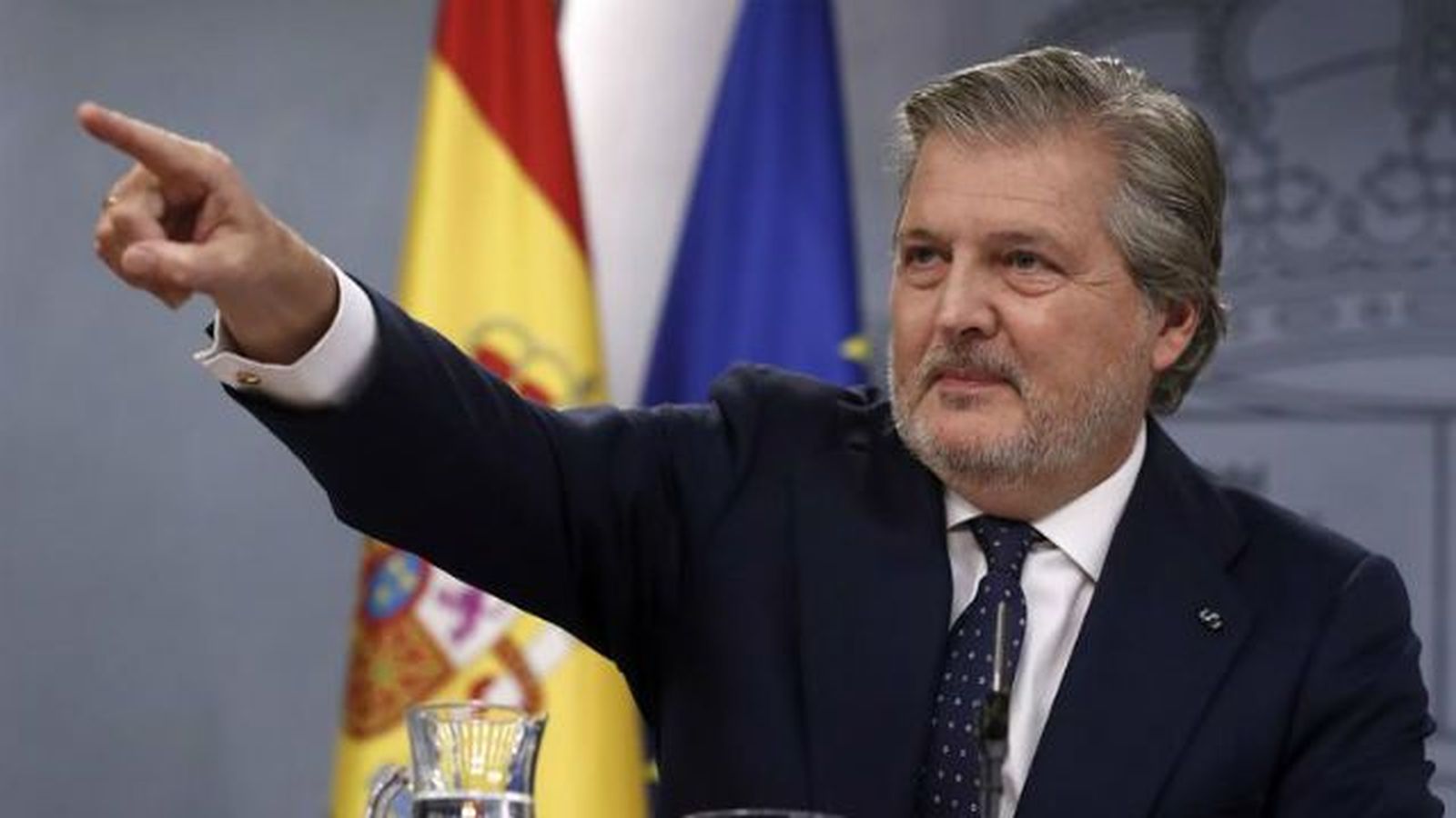 Rajoy dice a sus ministros que tienen que "dialogar, pactar y consensuar mucho"