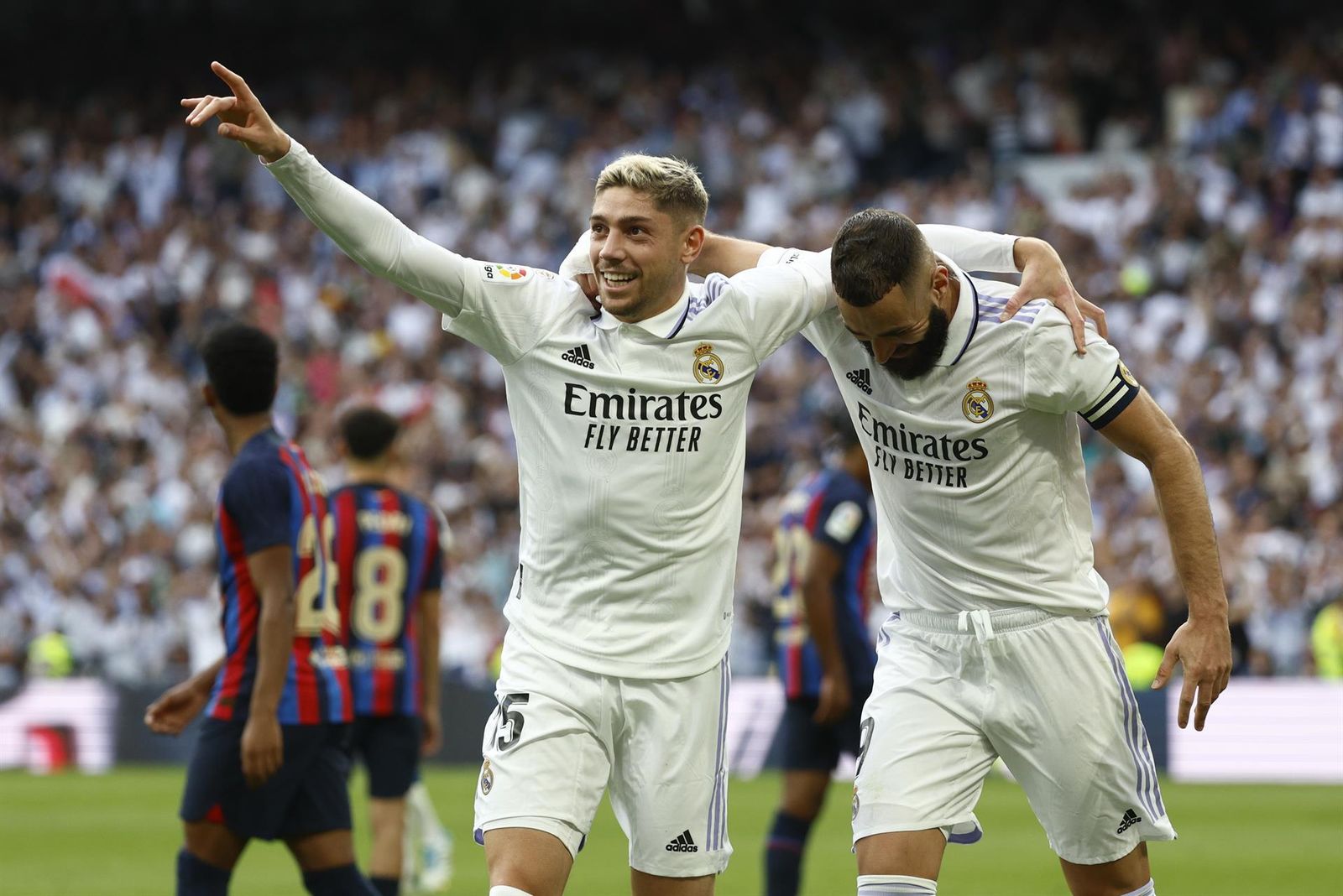 Valverde y Benzema ante el Barcelona