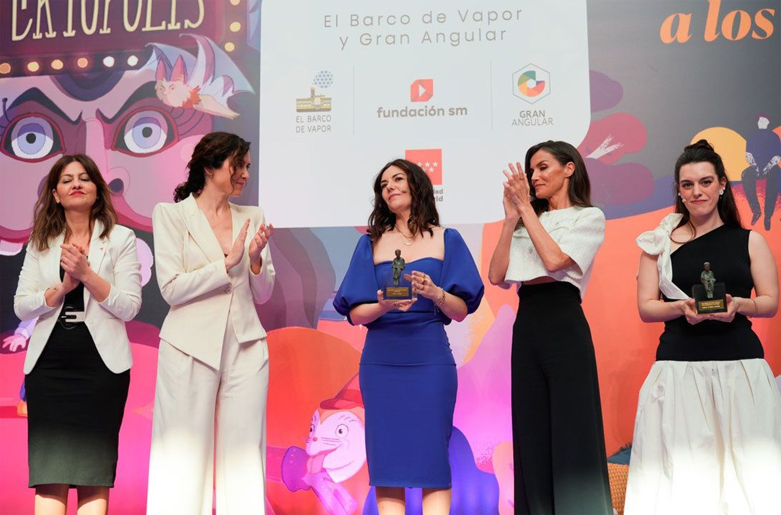 La Reina Letizia preside la entrega de los Premios El Barco de Vapor y Gran Angular en la Real Casa de Correos