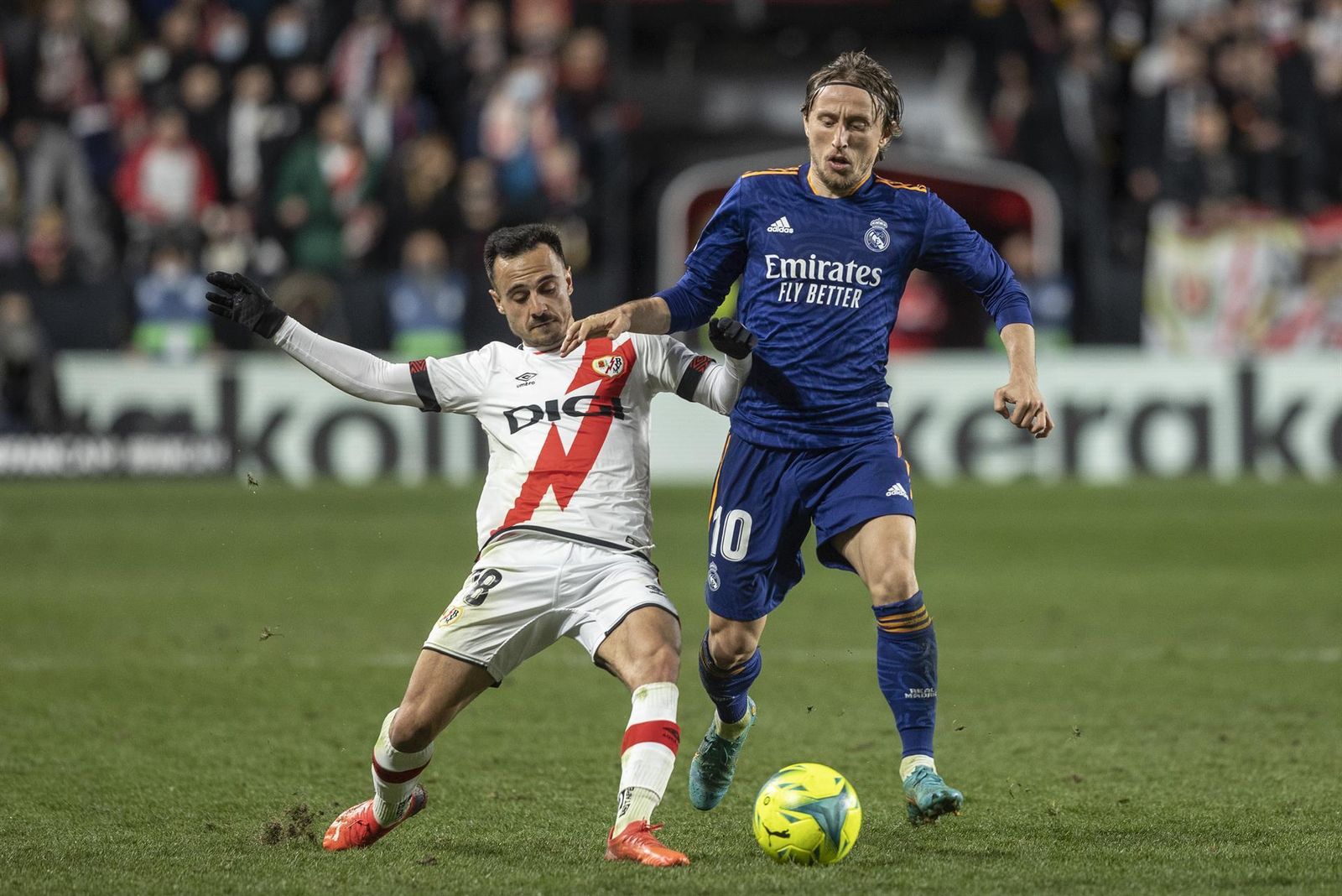 Modric ante el Rayo Vallecano