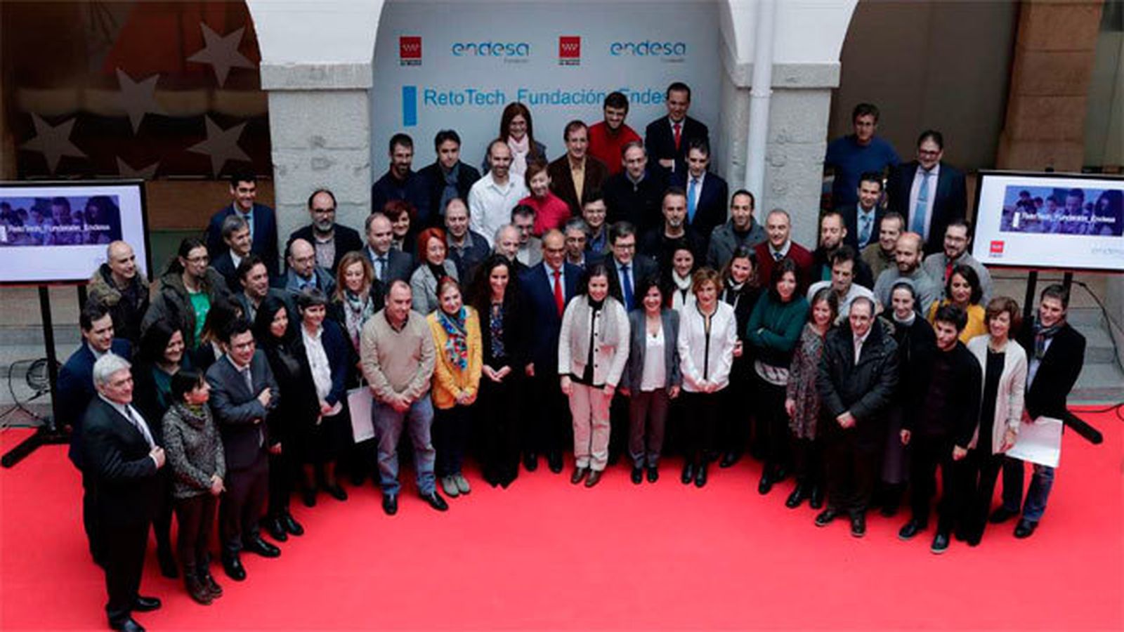 El consejero Rafael Van Grieken con los participantes