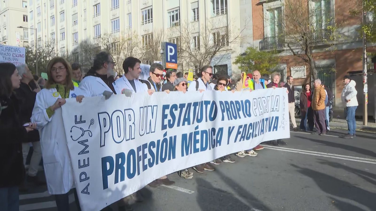 Manifestacnes y protesta ante el Ministerio de Sanidad por un Estatuto propio para los facultativos