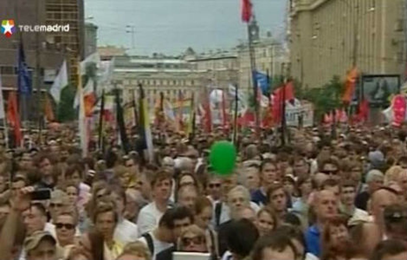 Unas cien mil personas protestan en Moscú contra el régimen de Putin