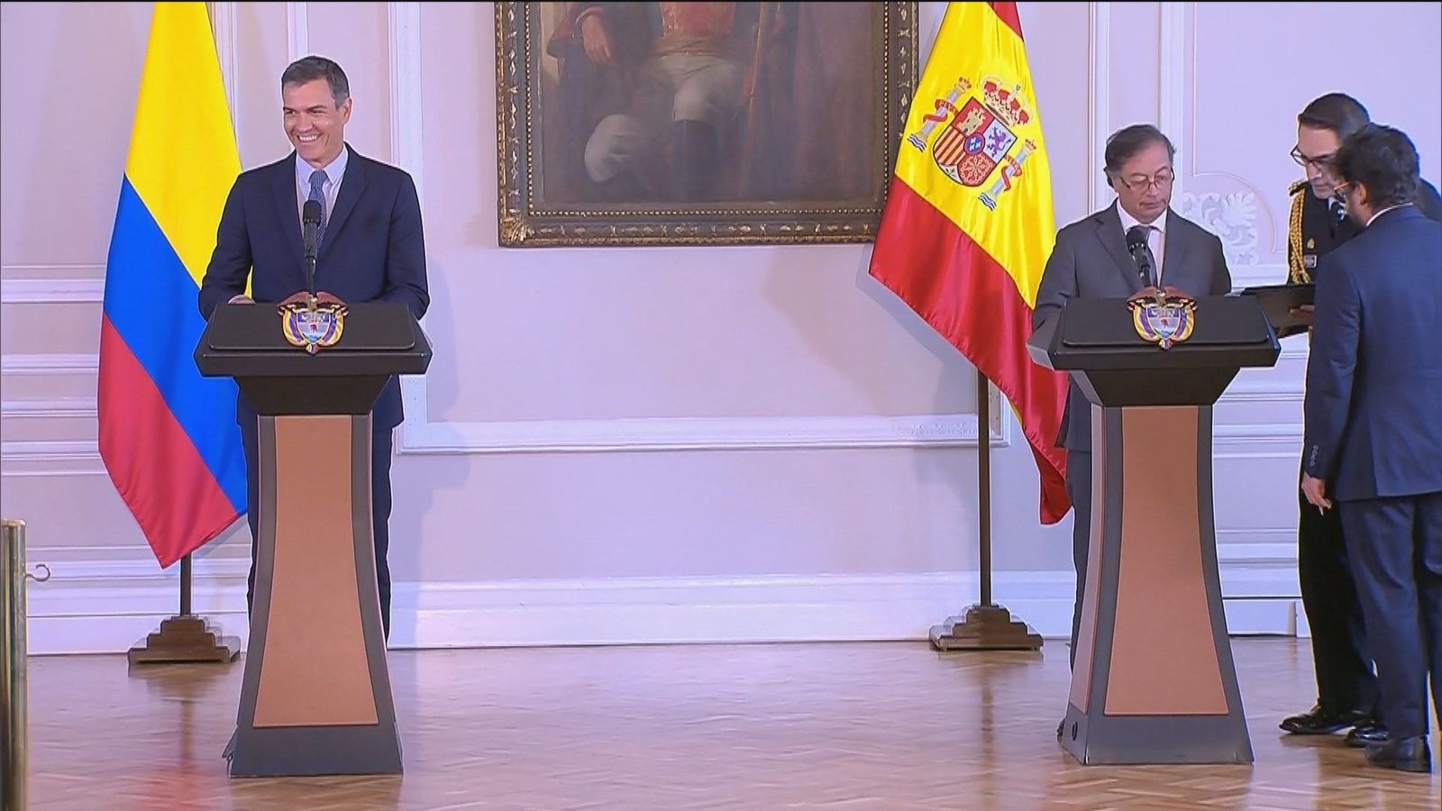 Sánchez es presentado en Colombia como "presidente de la República española"
