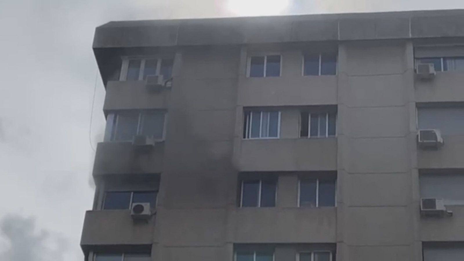 Extinguido un incendio sin heridos en un octavo piso de la calle Poeta Joan Margall de Tetuán