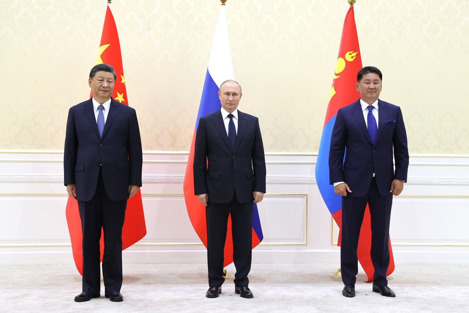Xi Jinping, Vladimir Putin y Ukhnaa Khurelsukh