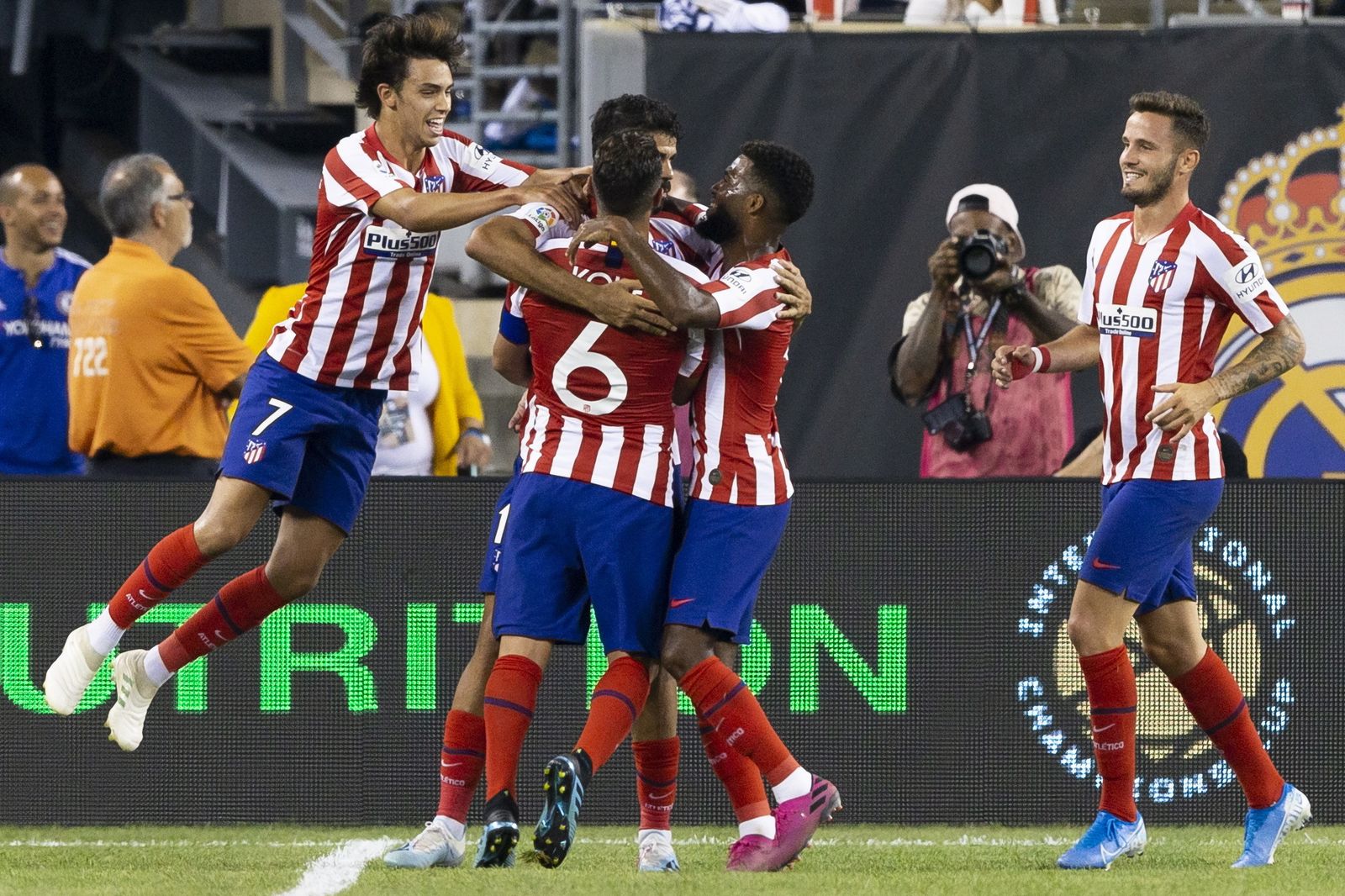 Los jugadores del Atleti celebran un gol