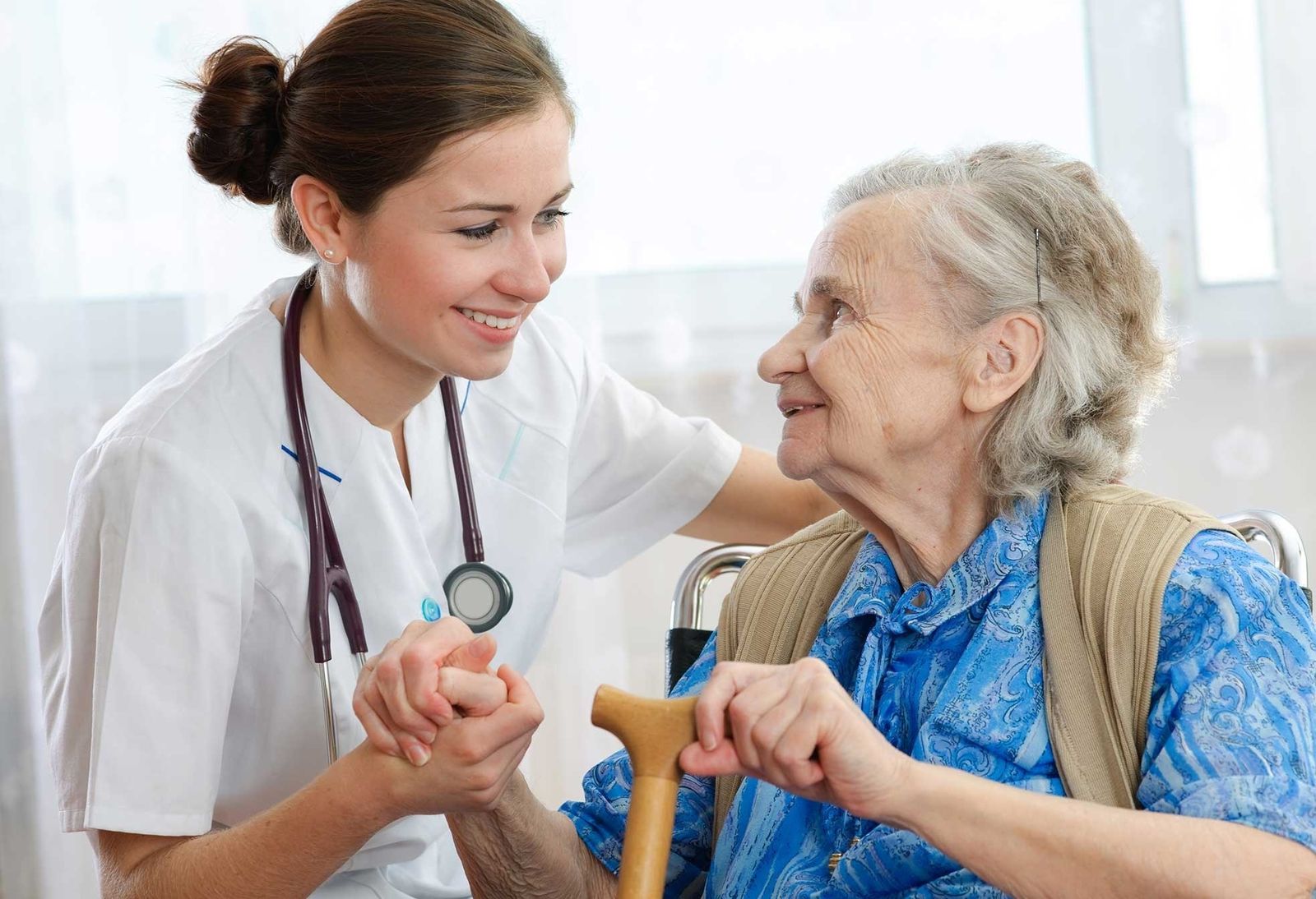 Actualmente se colegian más mujeres que hombres en Medicina