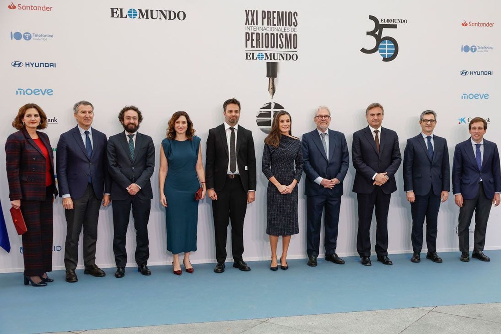 La Reina entrega los premios de 'El Mundo' a los periodistas Michael Reid y Xavier Colás