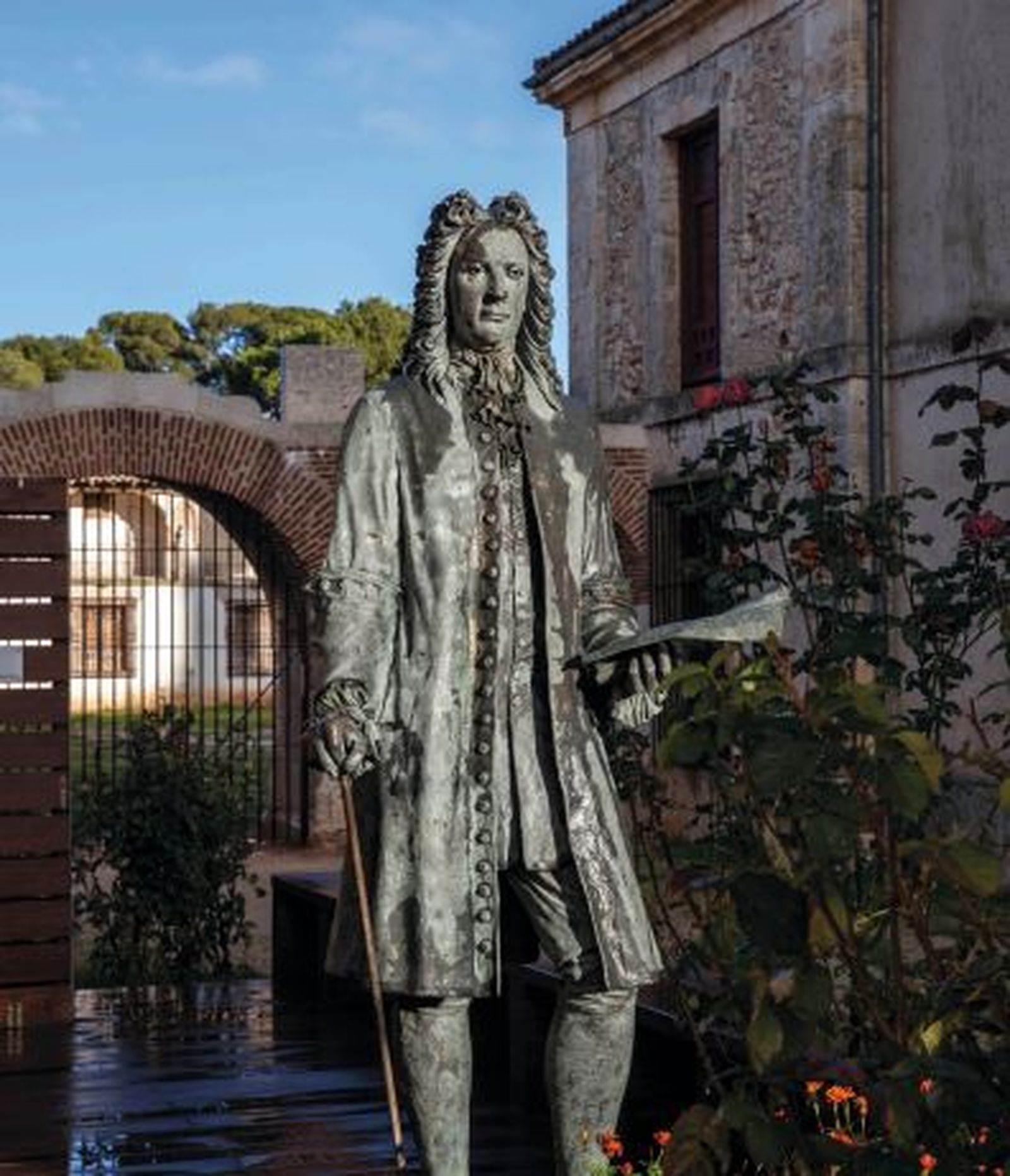 Estatua  de Juan de Goyeneche, en Nuevo Baztán