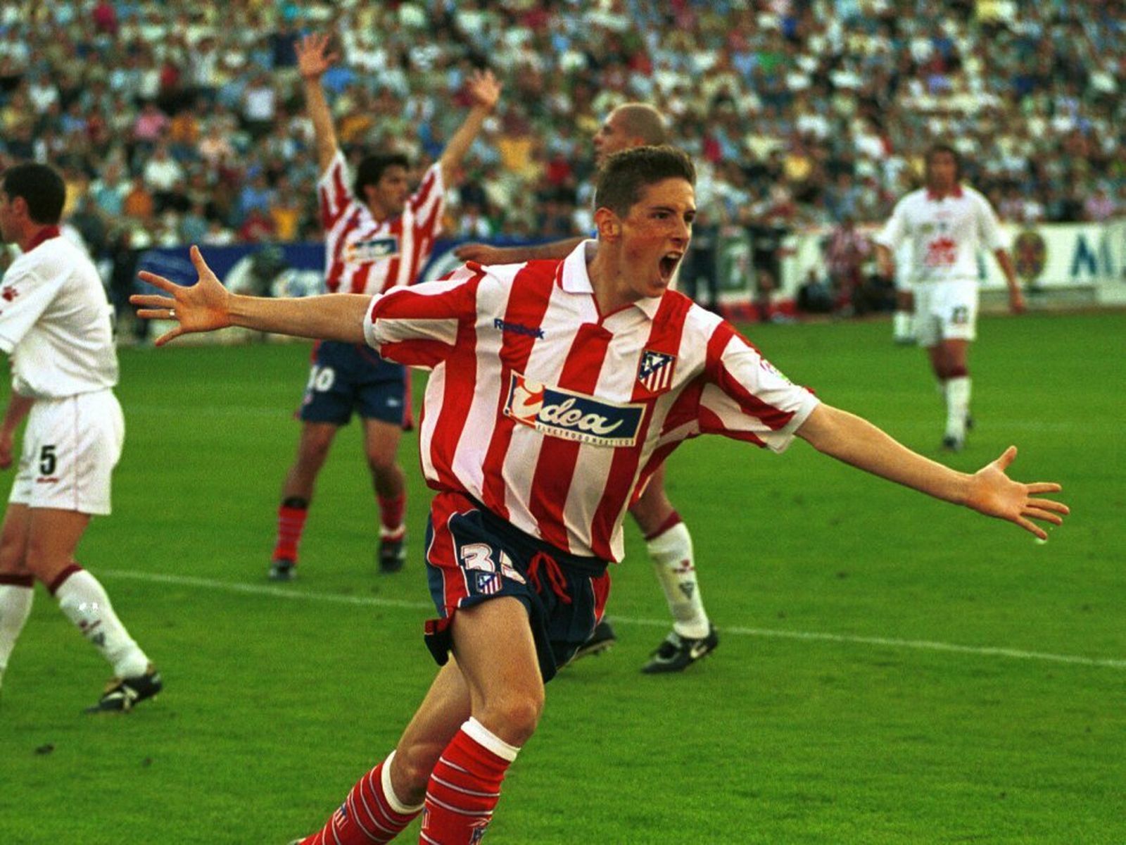 Torres celebra un gol ante el Albacete