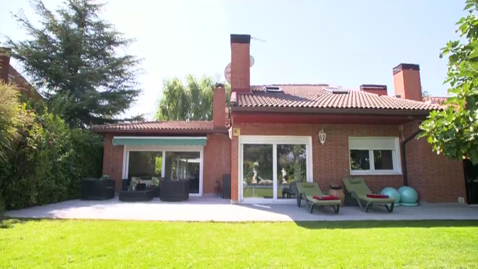 La bailarina Lola González vive en un amplio y luminoso chalet al norte de Madrid. Es justo lo que buscaba: un lugar tranquilo y con mucho espacio para ensayar sus coreografías.