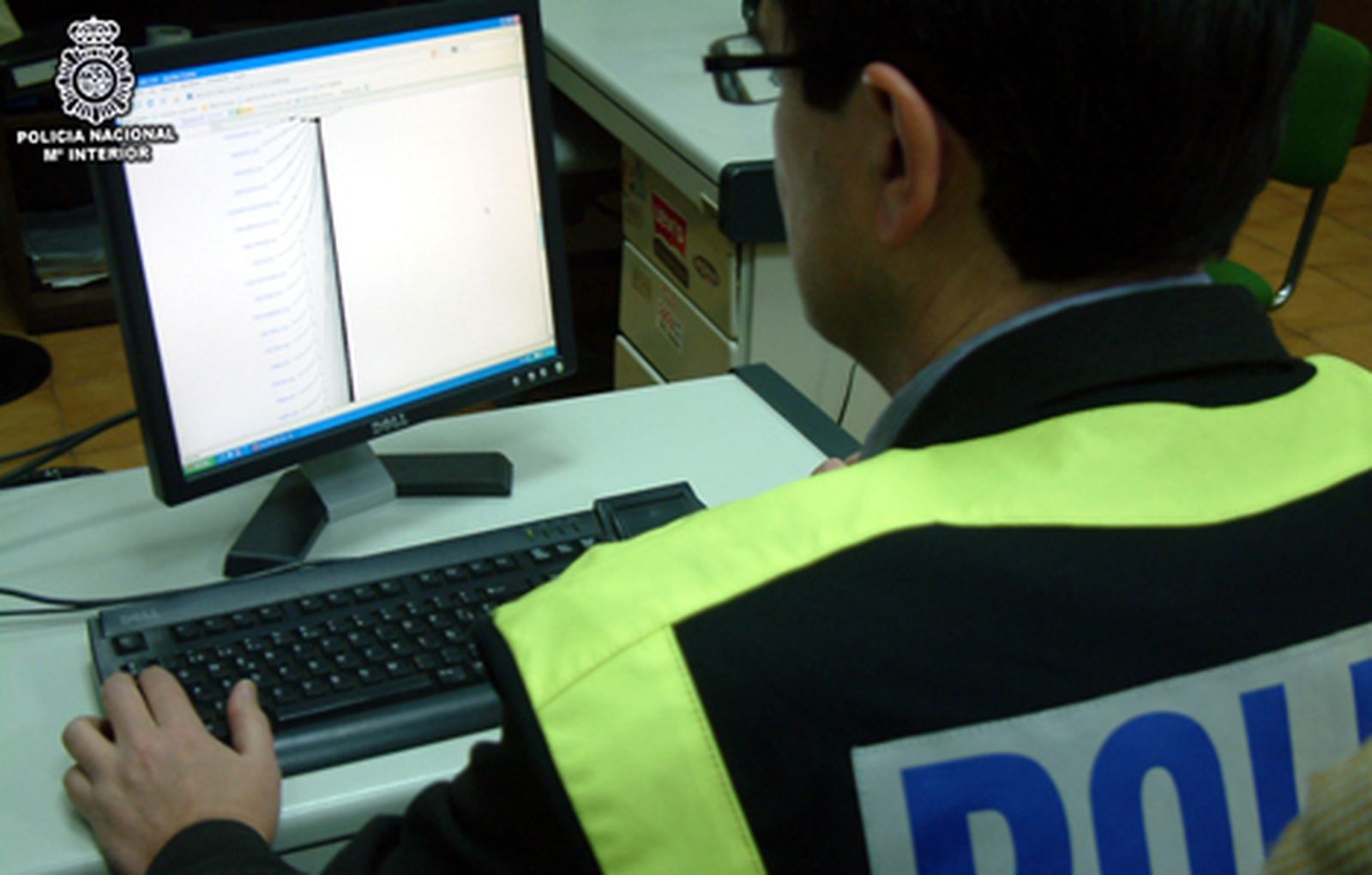 policia_piratas_470