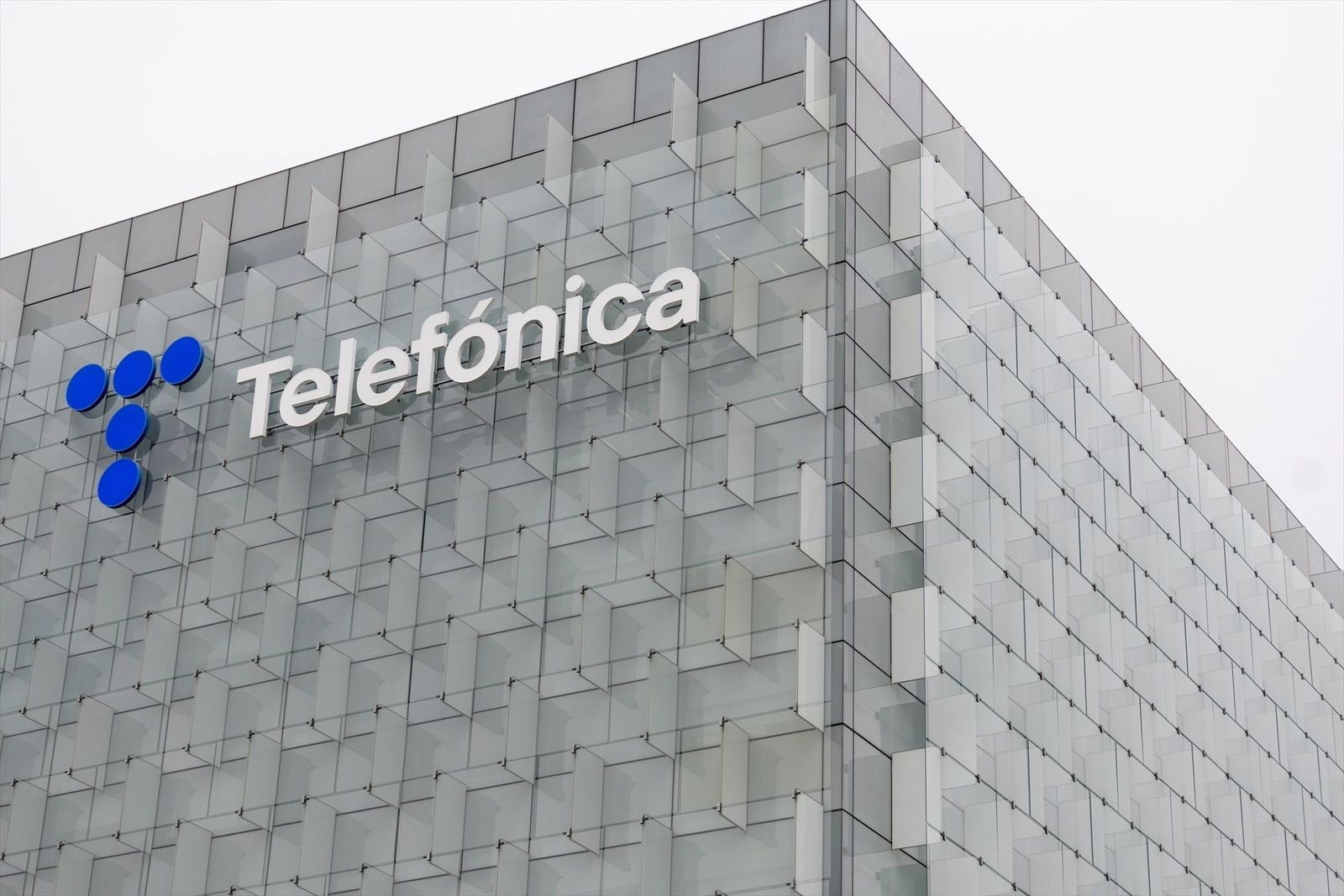 Telefónica presentará un ERE en siete empresas del grupo, aunque no precisa el número de afectados