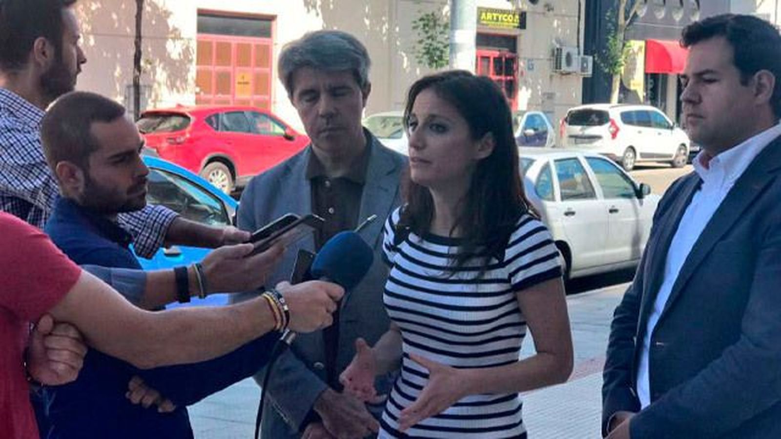 El PP reclama al PSOE que rompa con Colau por ceder ante el independentismo