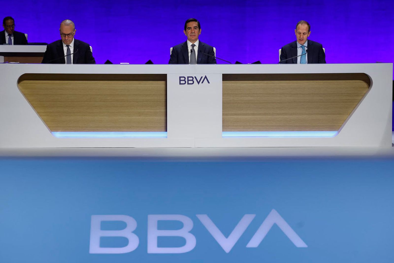 La junta de accionistas del BBVA aprueba con un 96% de votos  a favor la ampliación de capital para la OPA a Sabadell