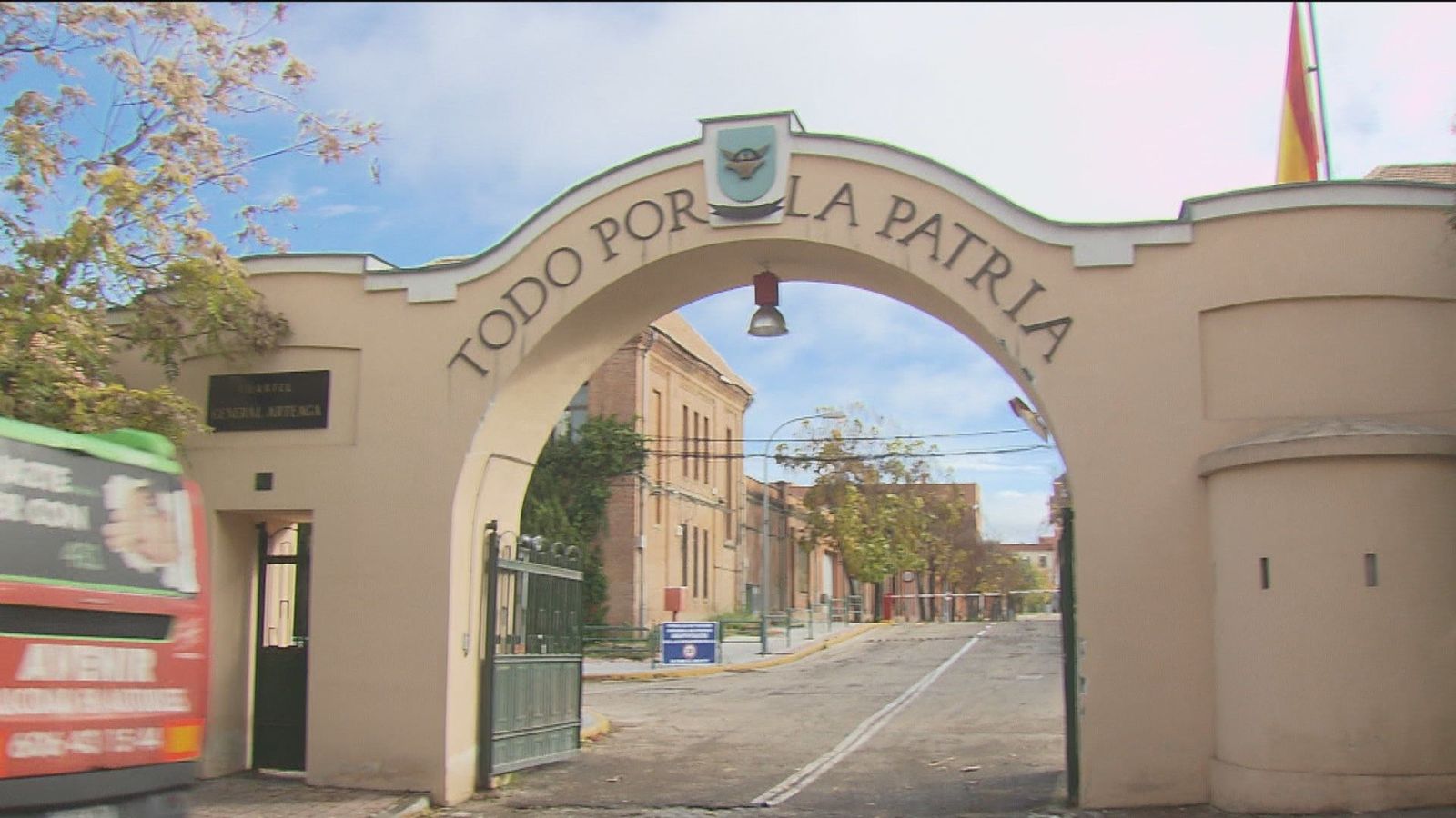 170 inmigrantes pasan su primera noche cuartel General Arteaga de Carabanchel