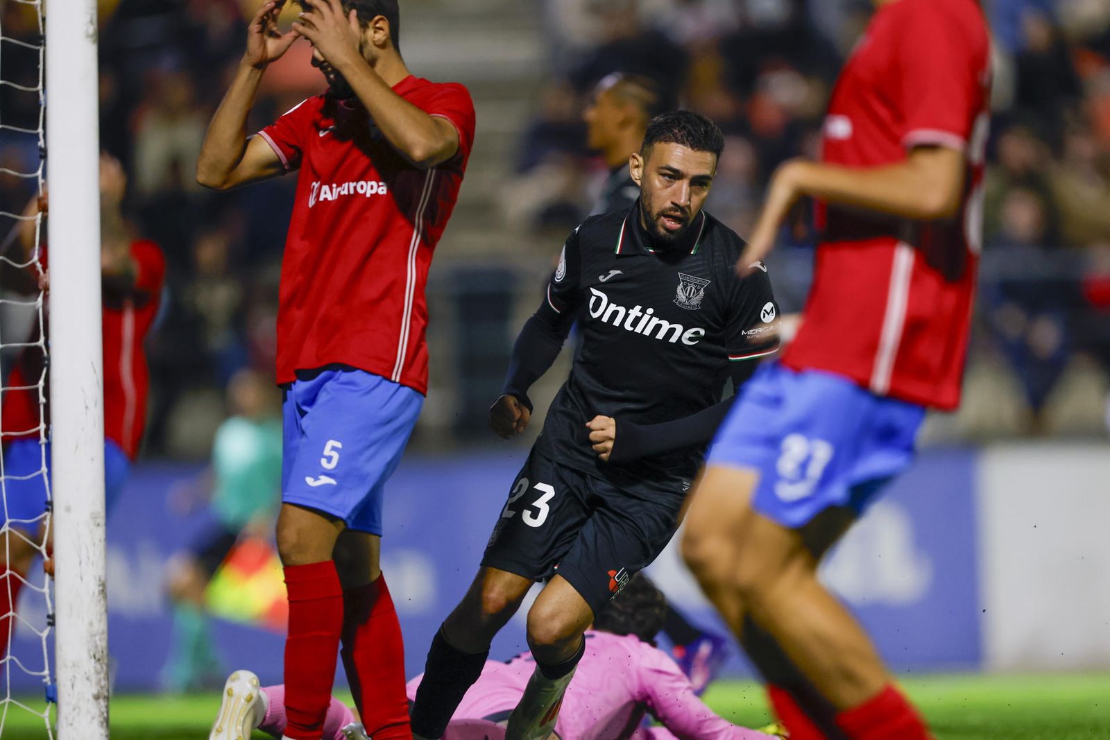 Munir ante el Estepona