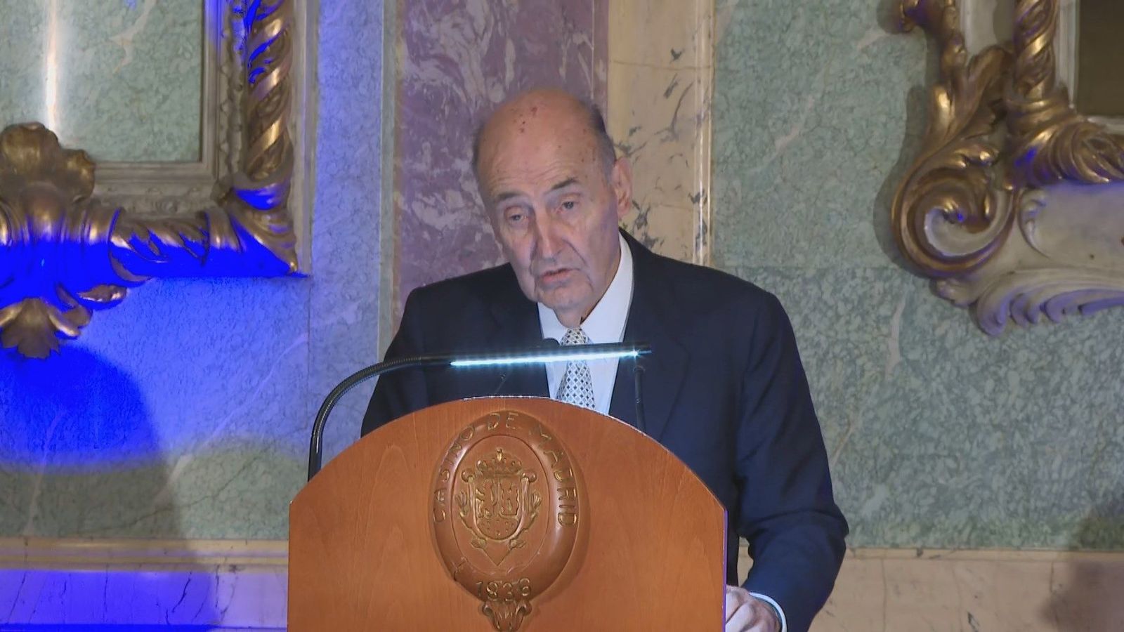 Miquel Roca apuesta por el diálogo y el pacto para superar las dificultades