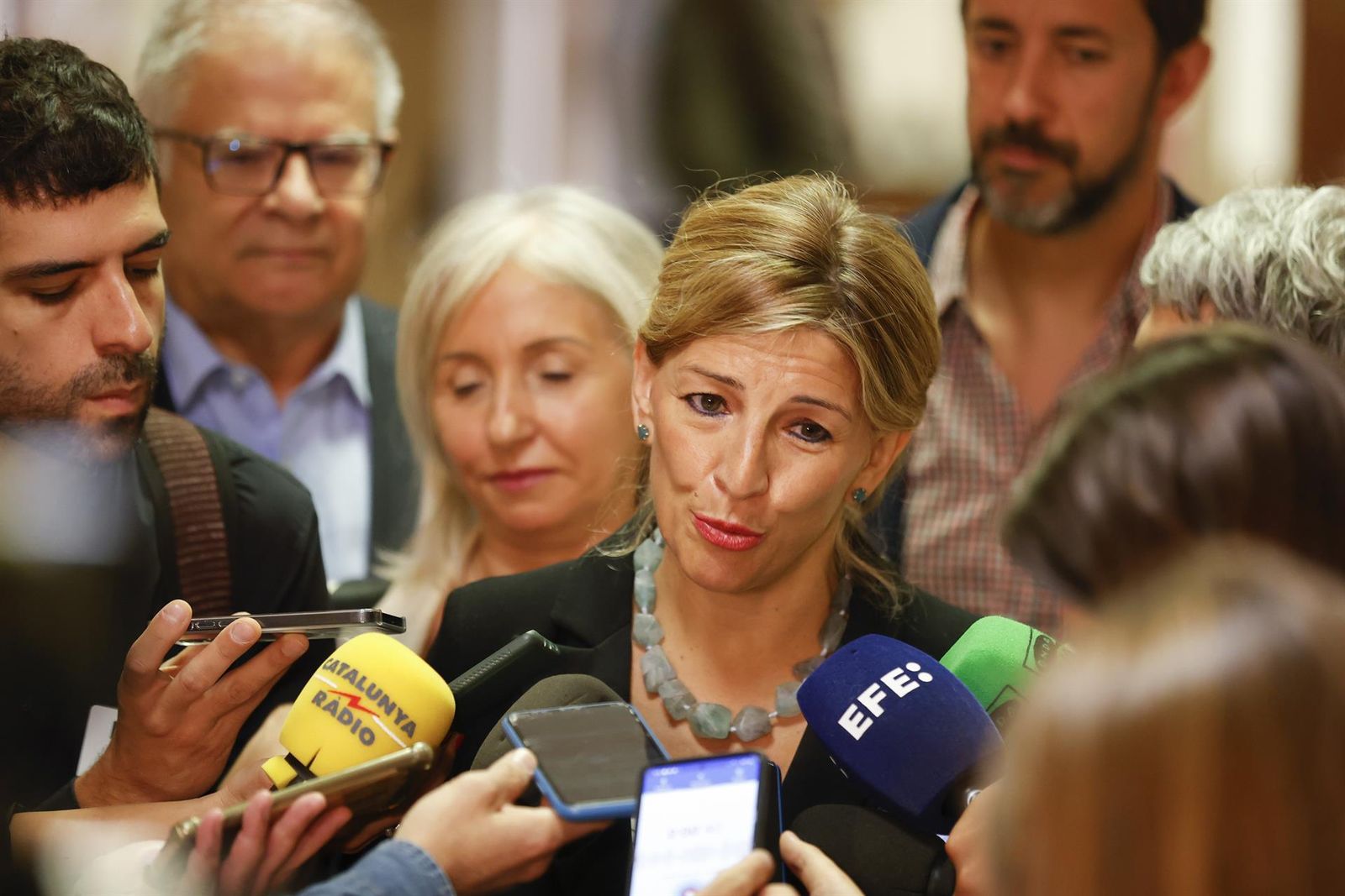 Yolanda Díaz en los pasillos del Congreso de los Diputados