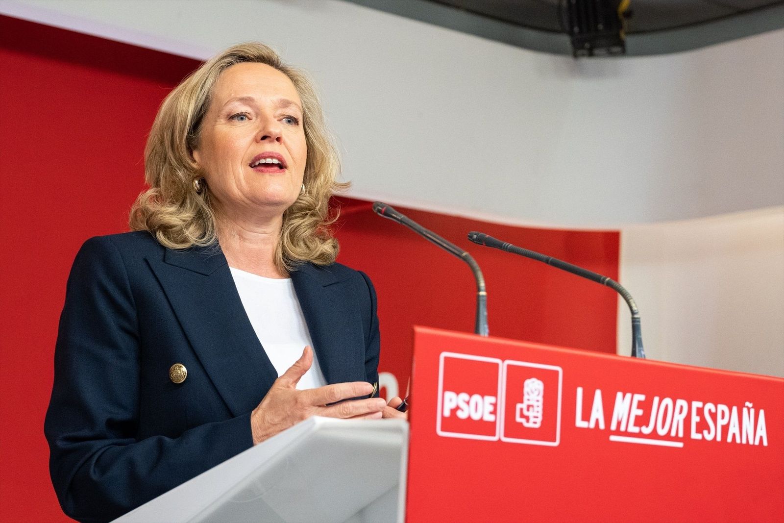 Calviño perfila con la dirección del PSOE las líneas del programa electoral del 23-J