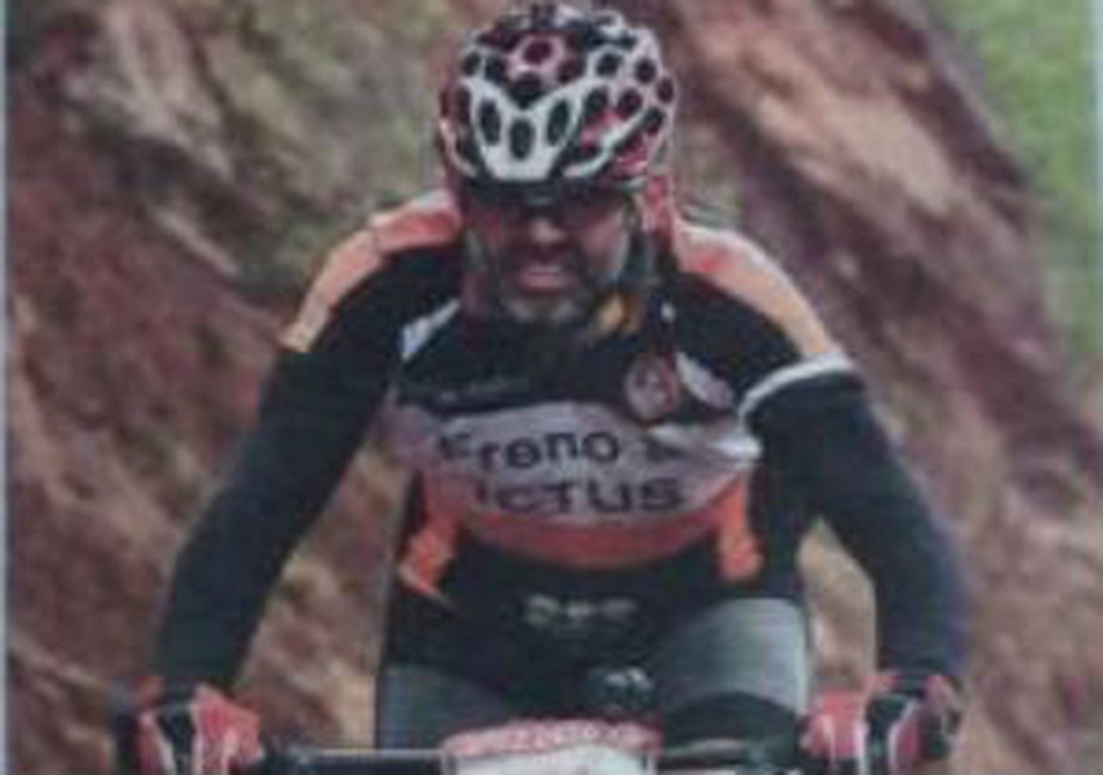Julio Agredano sufrió un ictus en 2011, pero ha aprendido a volver a montar en bici, su reto es correr la Titan desert 2015