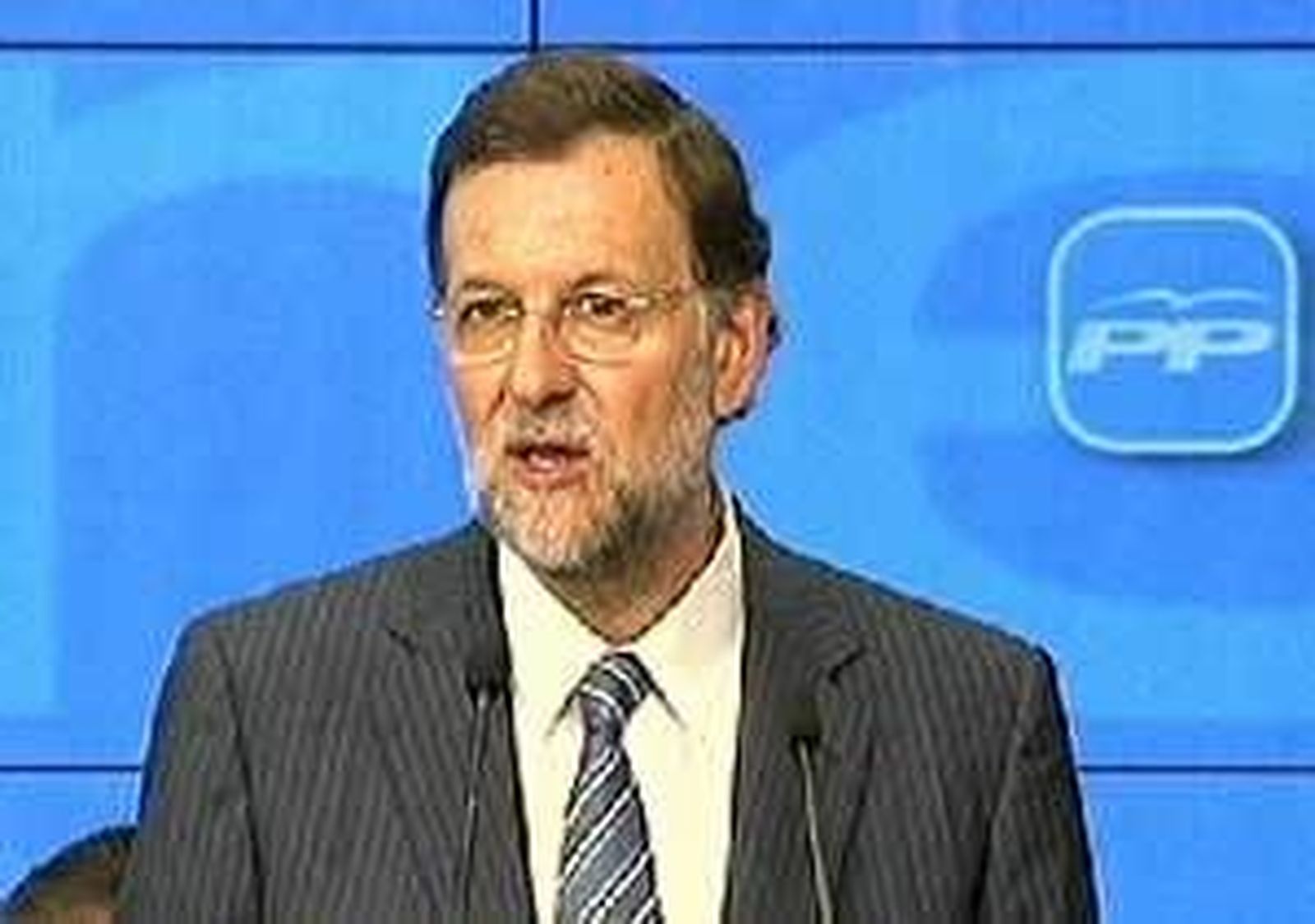 Rajoy dice que el camino para superar la crisis sólo lo puede recorrer el PP