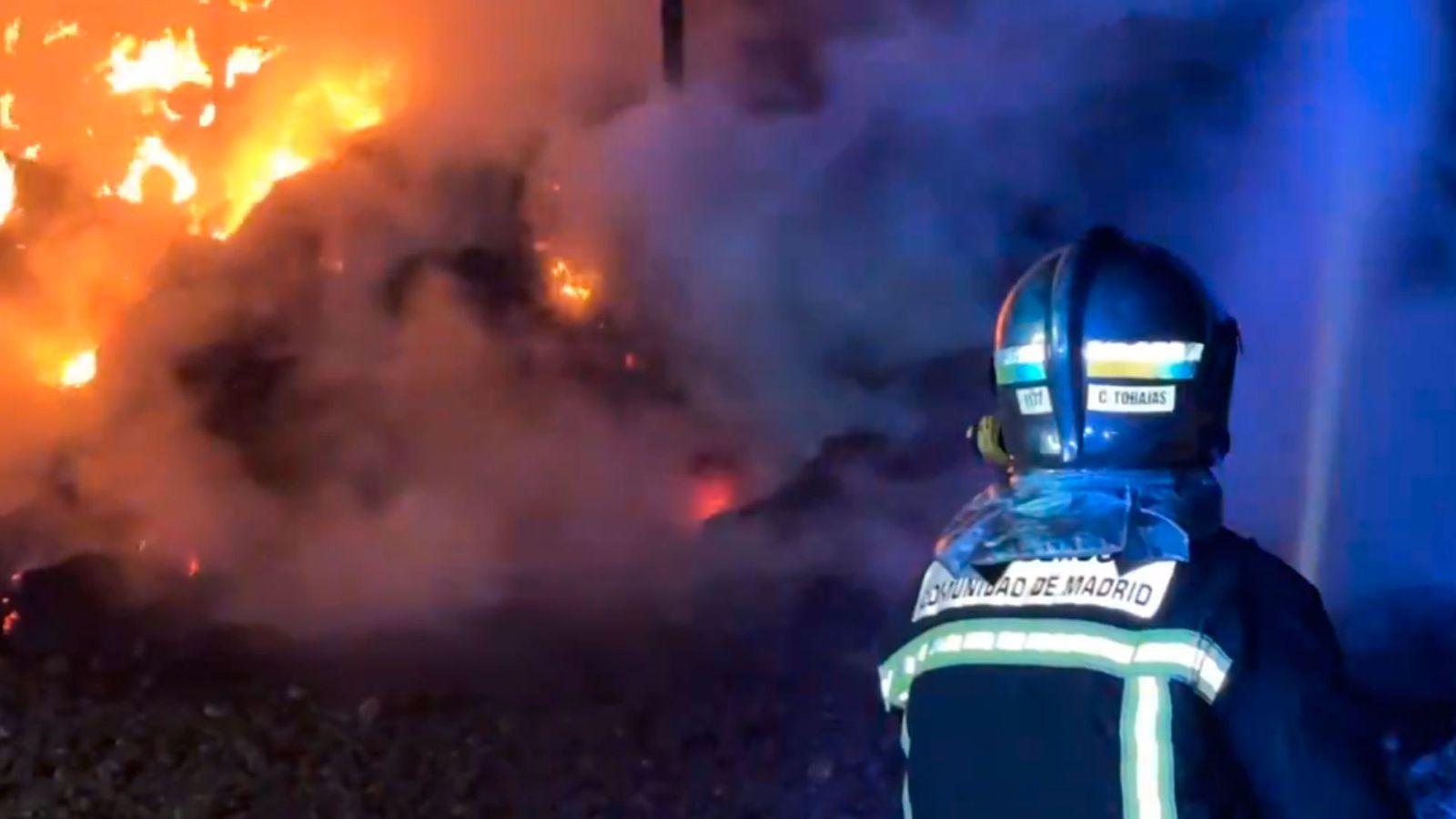 Incendio sin daños en pacas de paja en Fuente el Saz de Jarama
